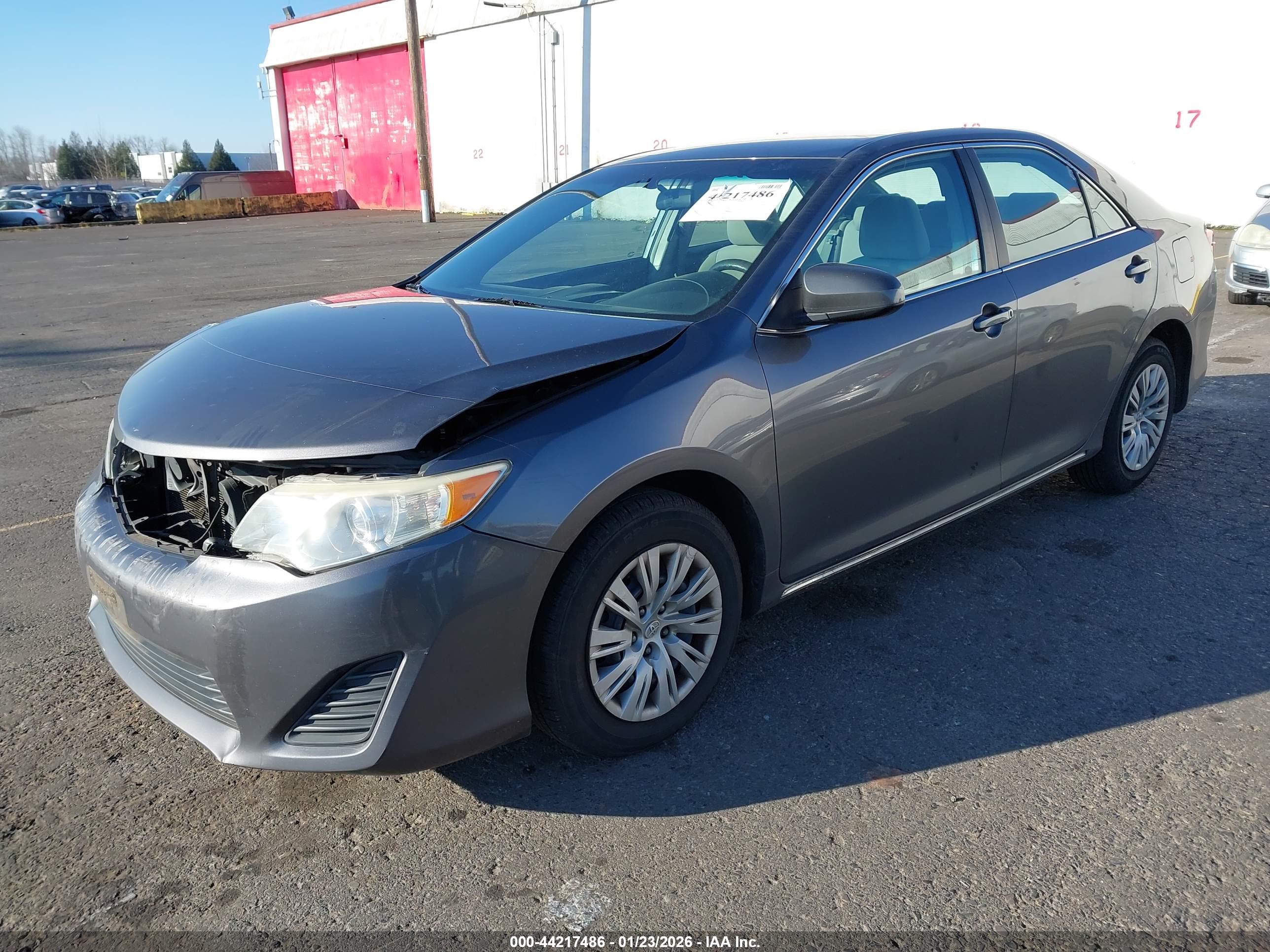 TOYOTA CAMRY image 2