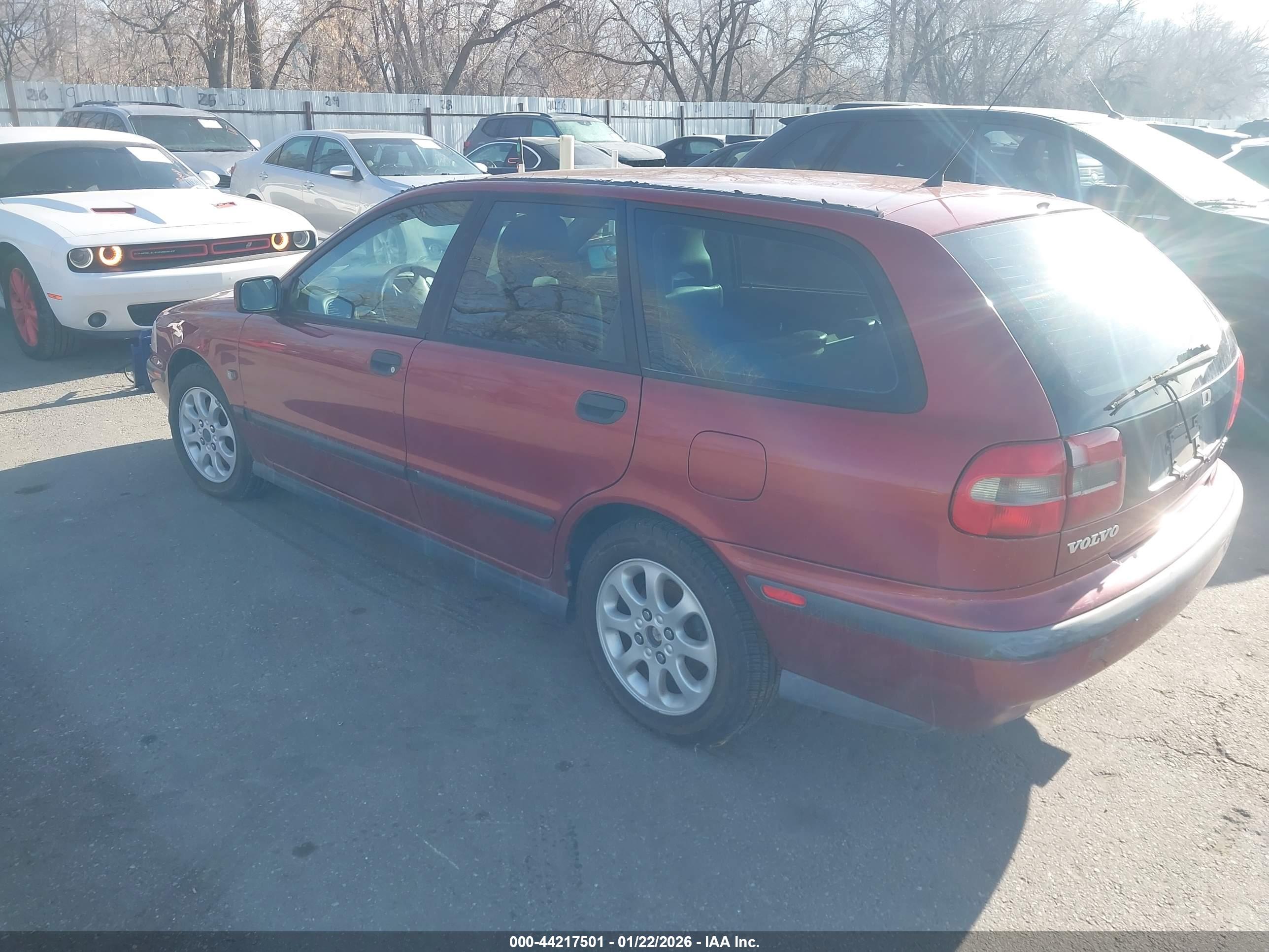 VOLVO V40 image 3