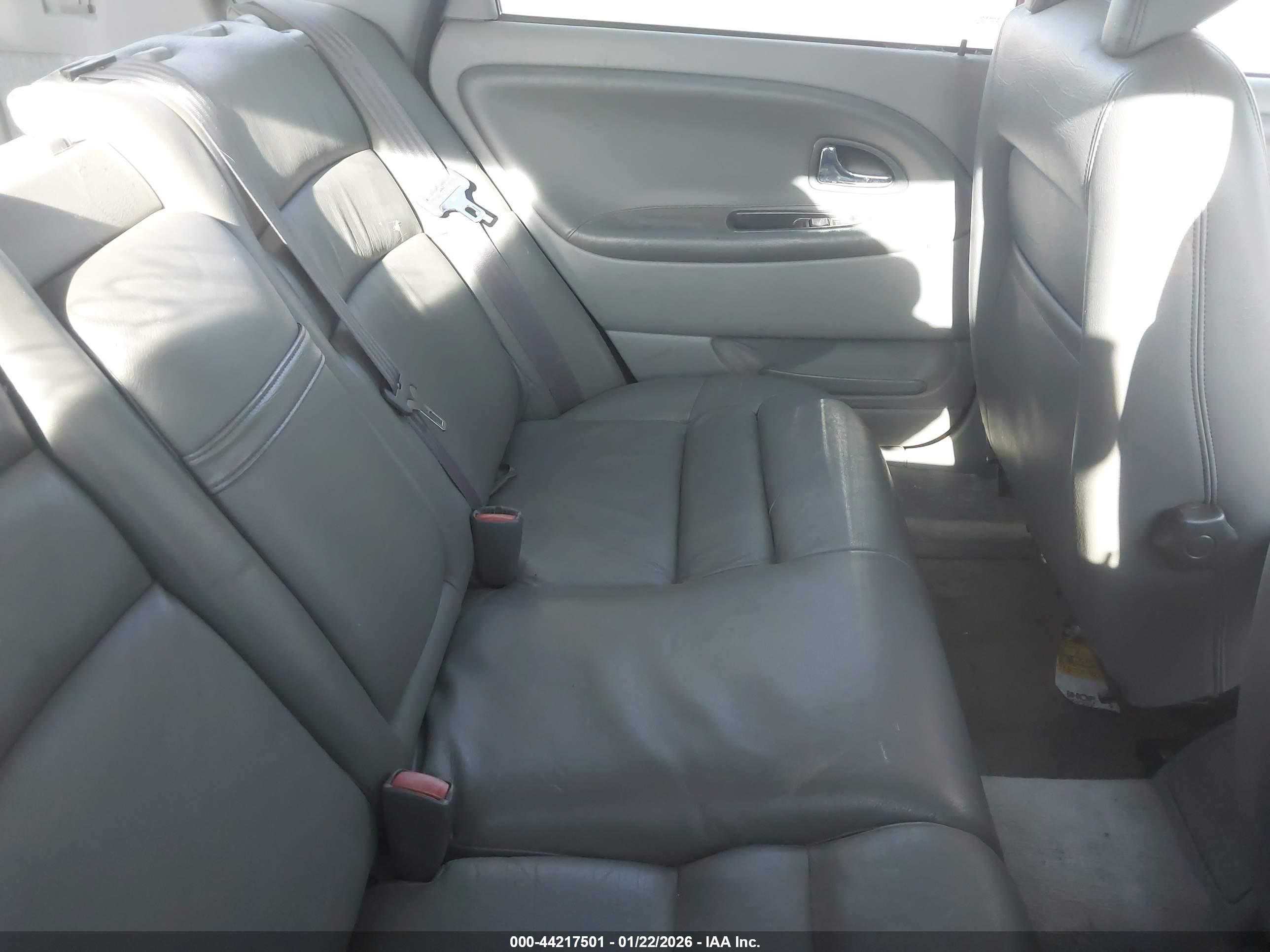 VOLVO V40 image 8