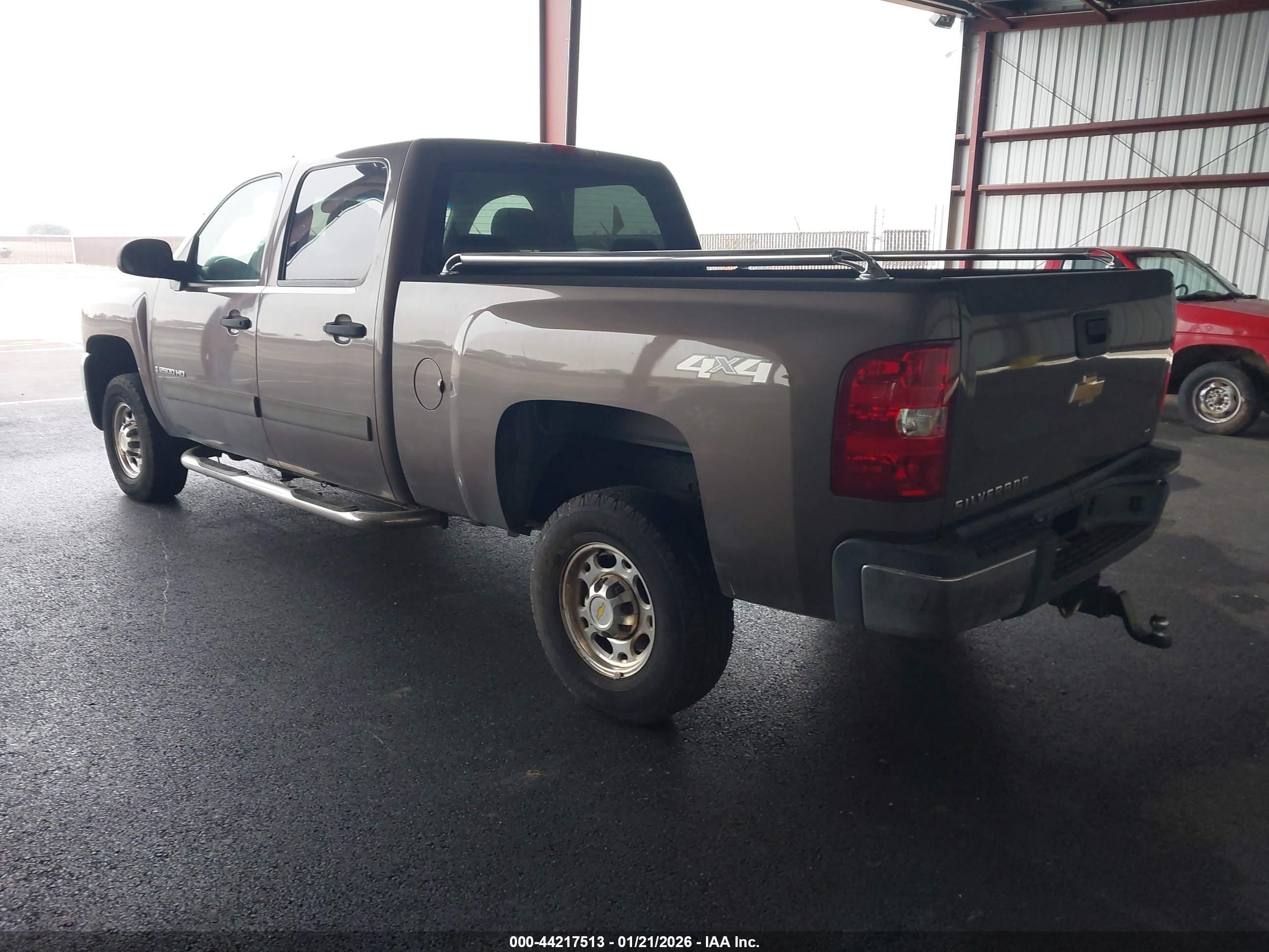 CHEVROLET SILVERADO image 3