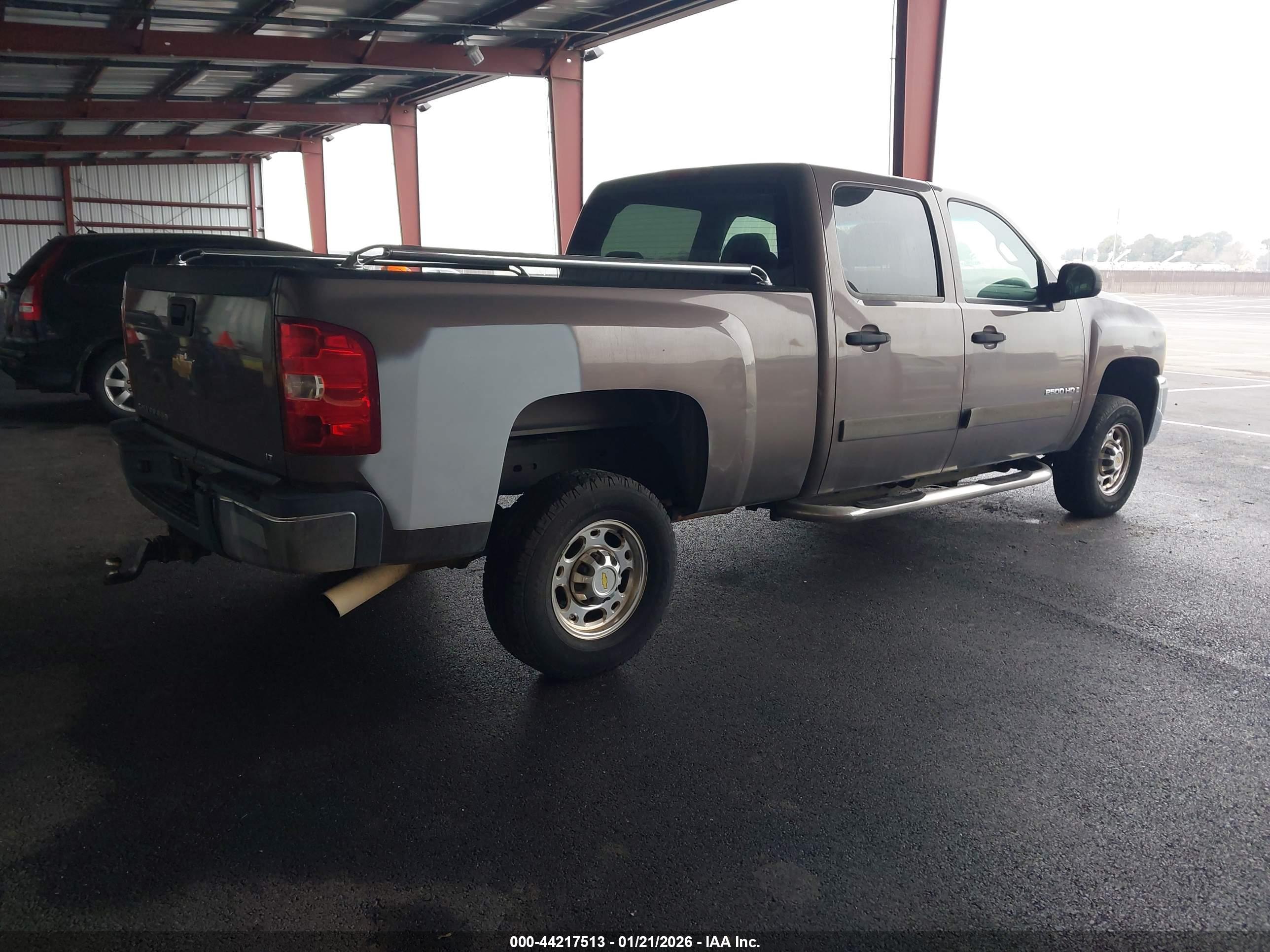 CHEVROLET SILVERADO image 4