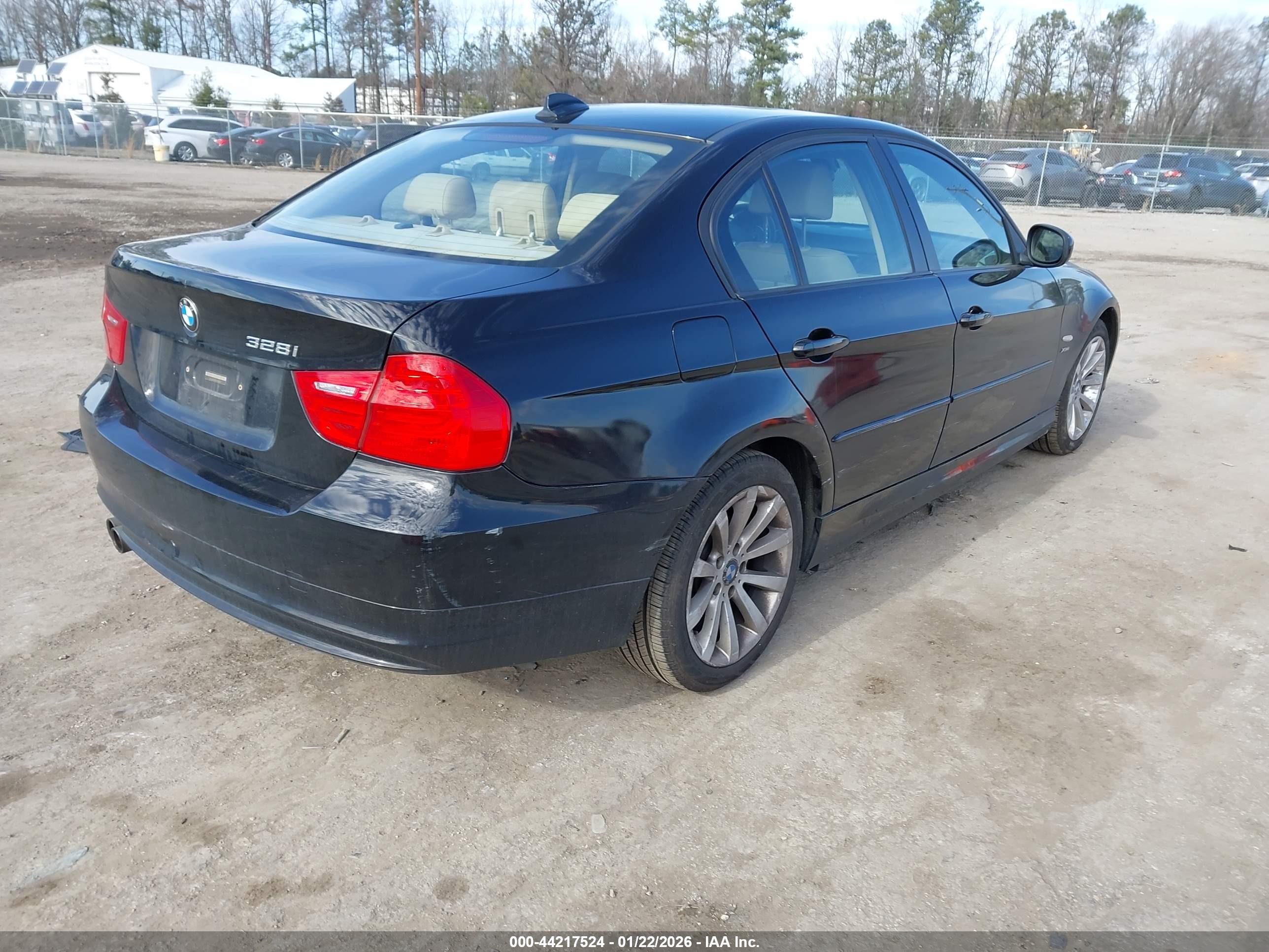 BMW 328I image 4