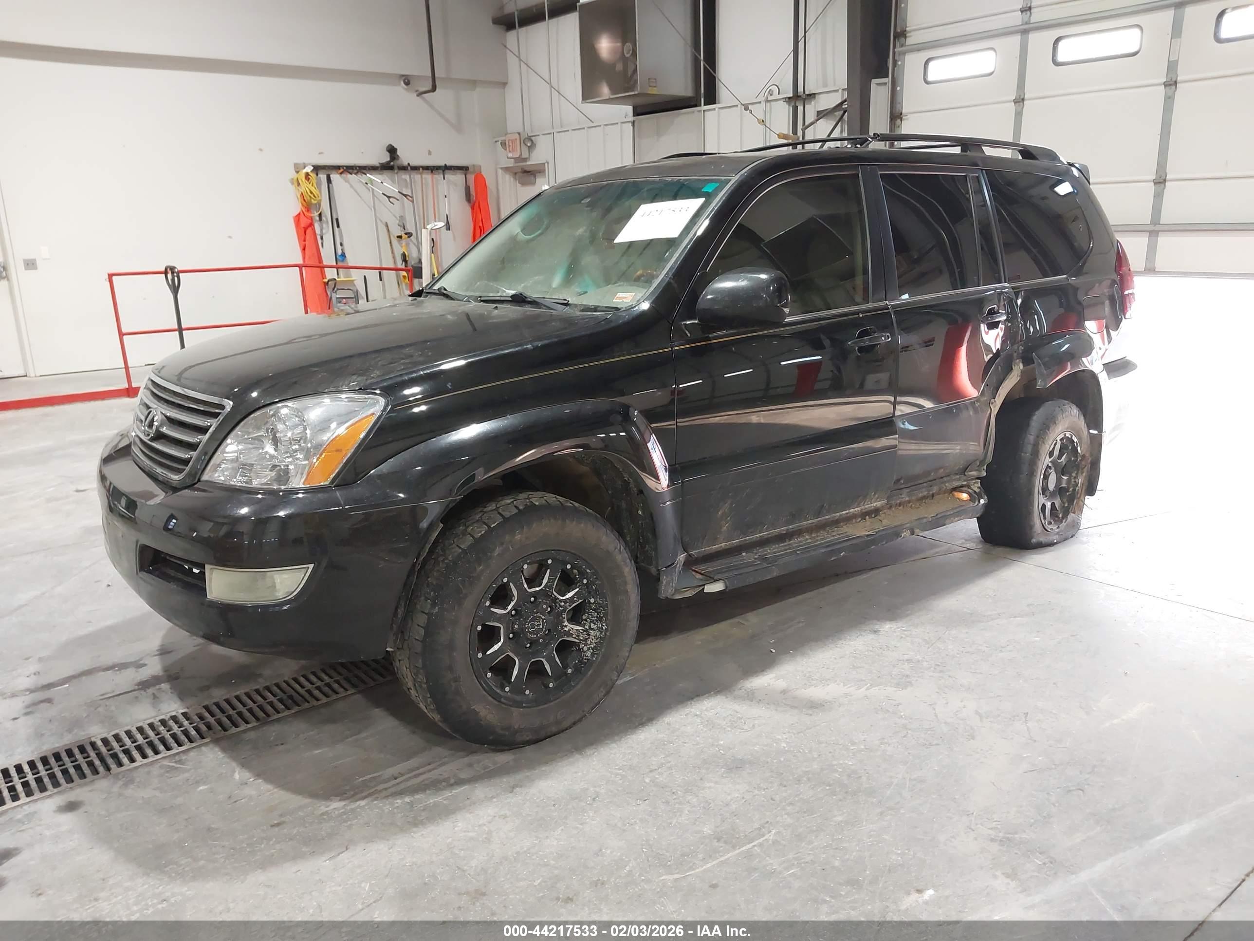 LEXUS GX image 2