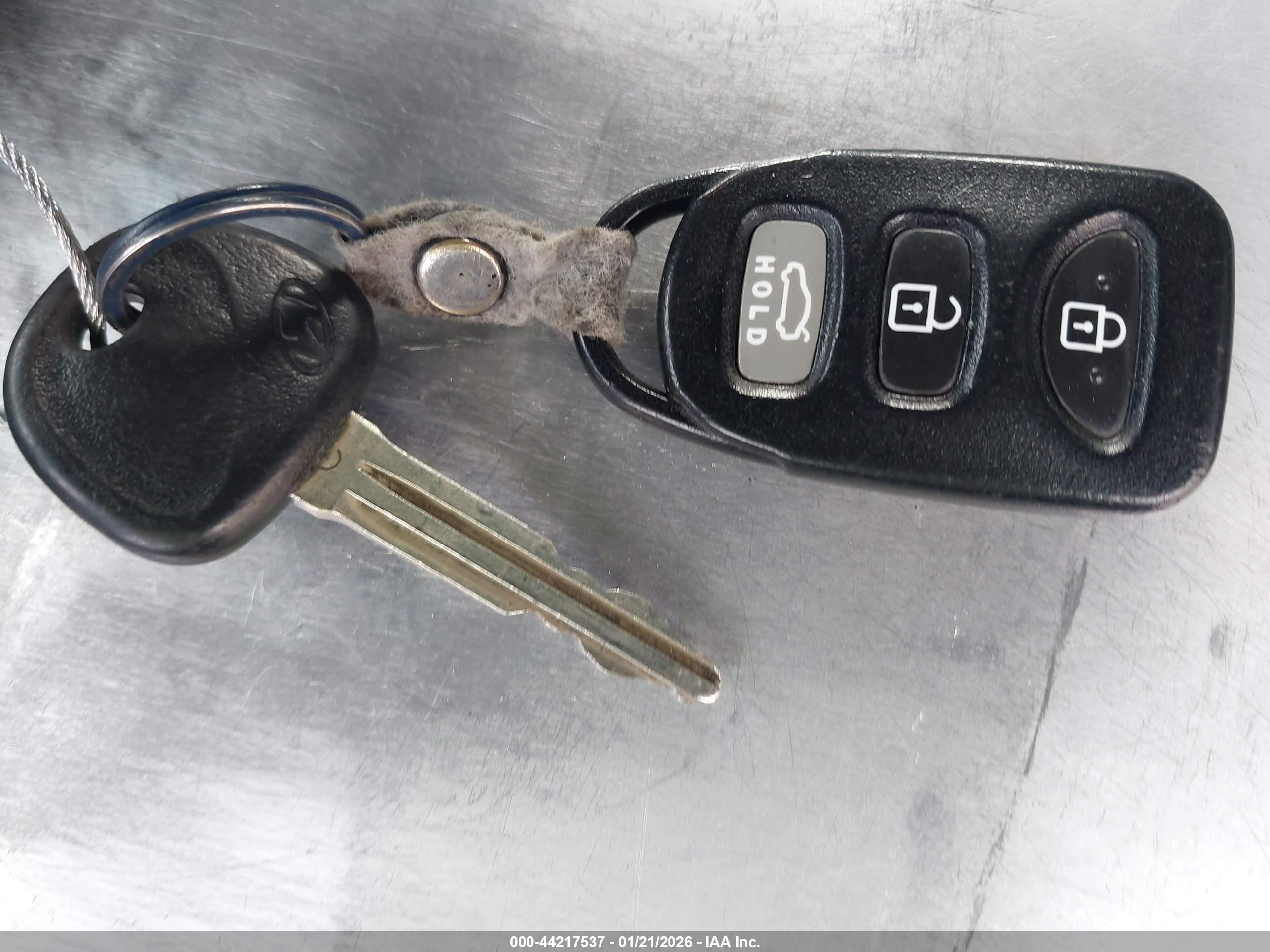 HYUNDAI ELANTRA image 11