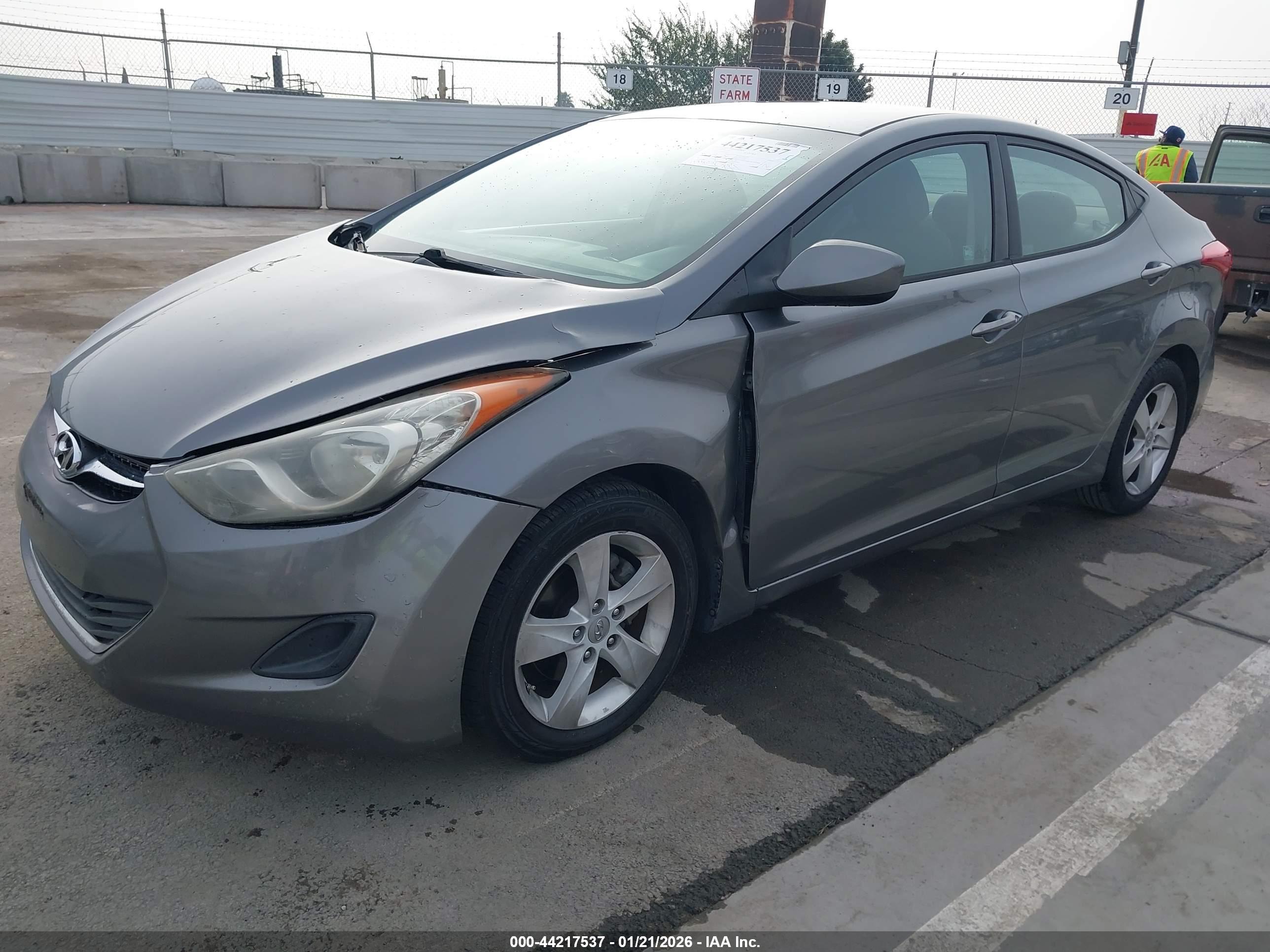 HYUNDAI ELANTRA image 2