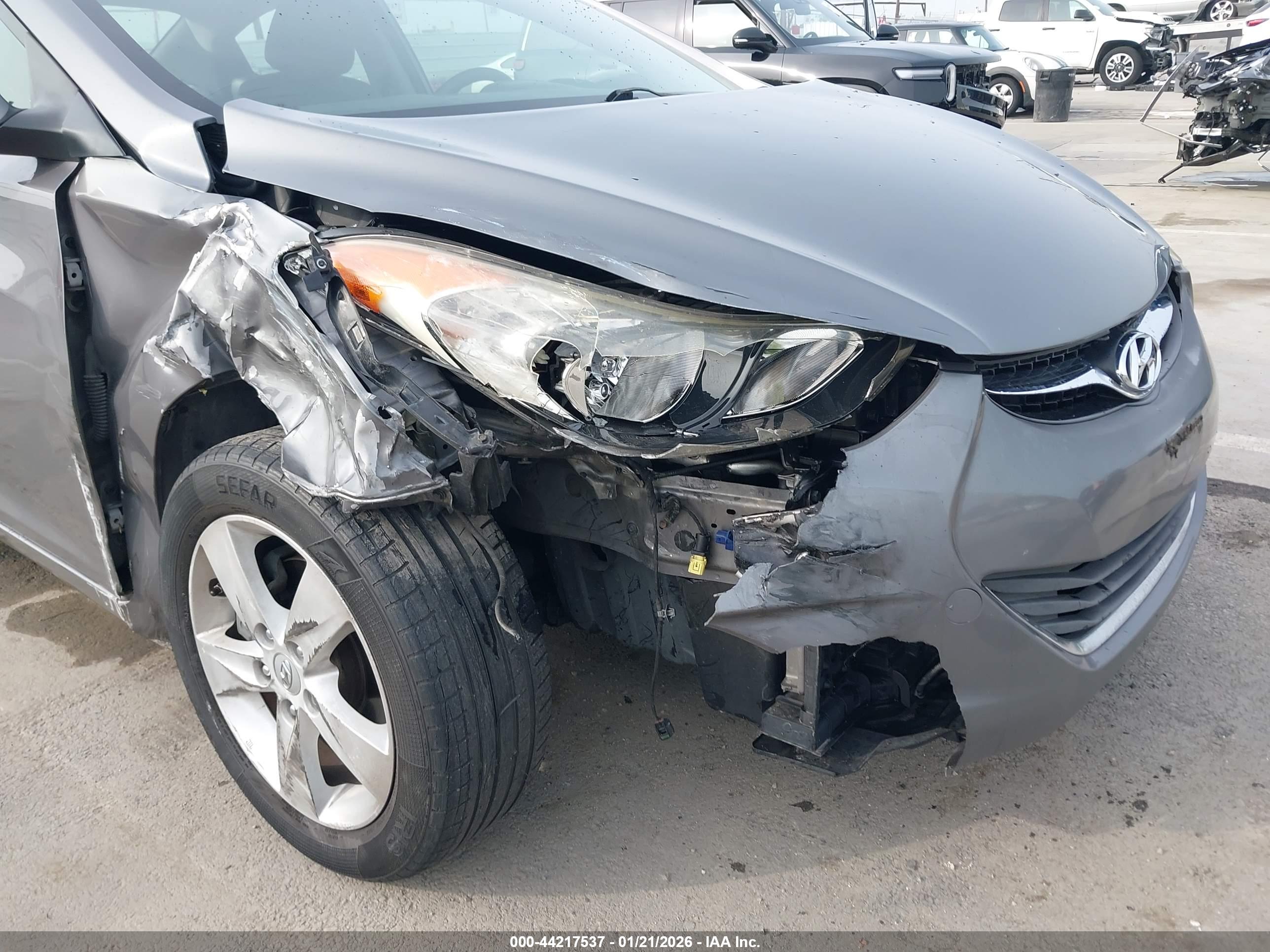 HYUNDAI ELANTRA image 6