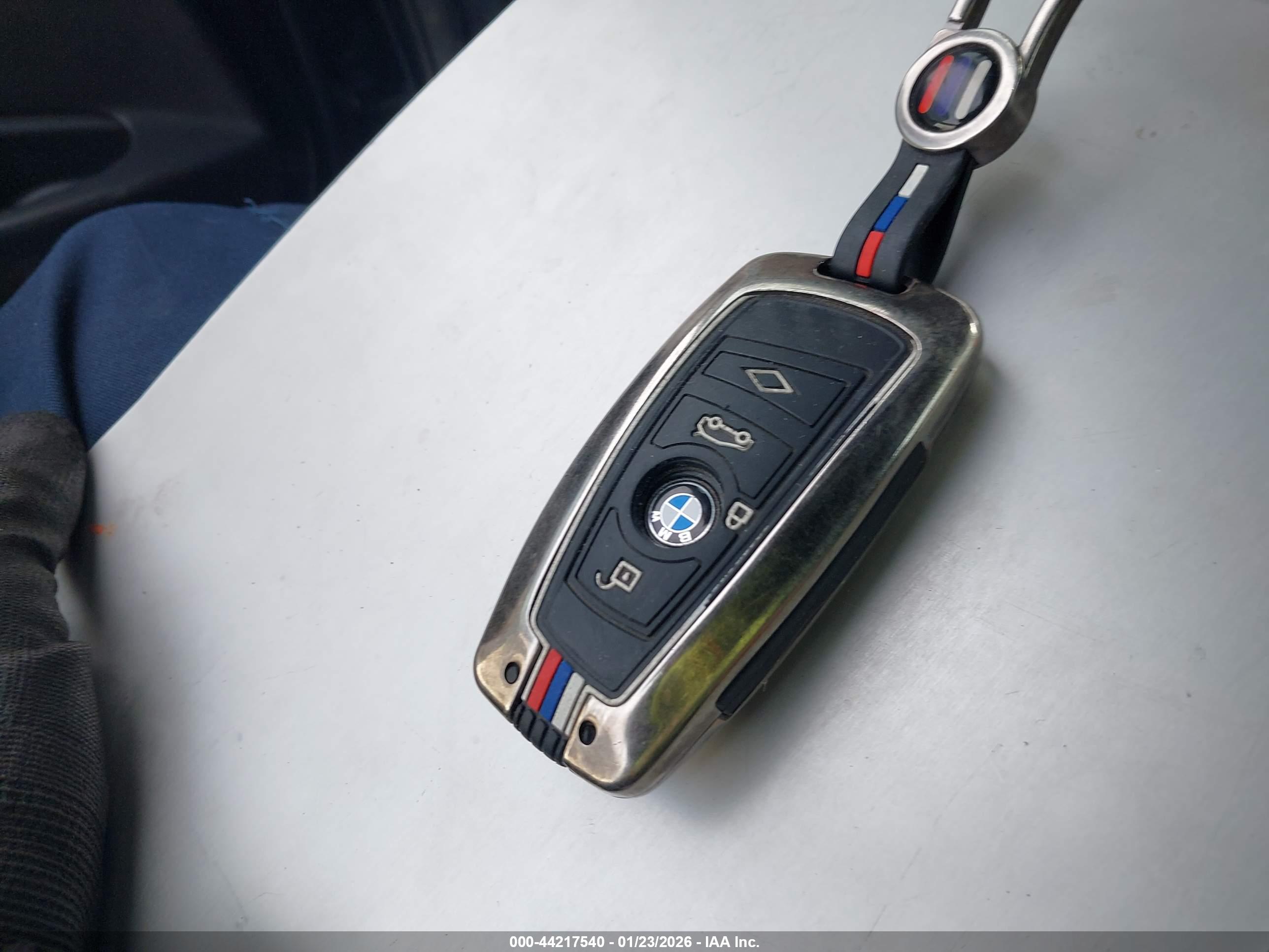 BMW 330I image 11