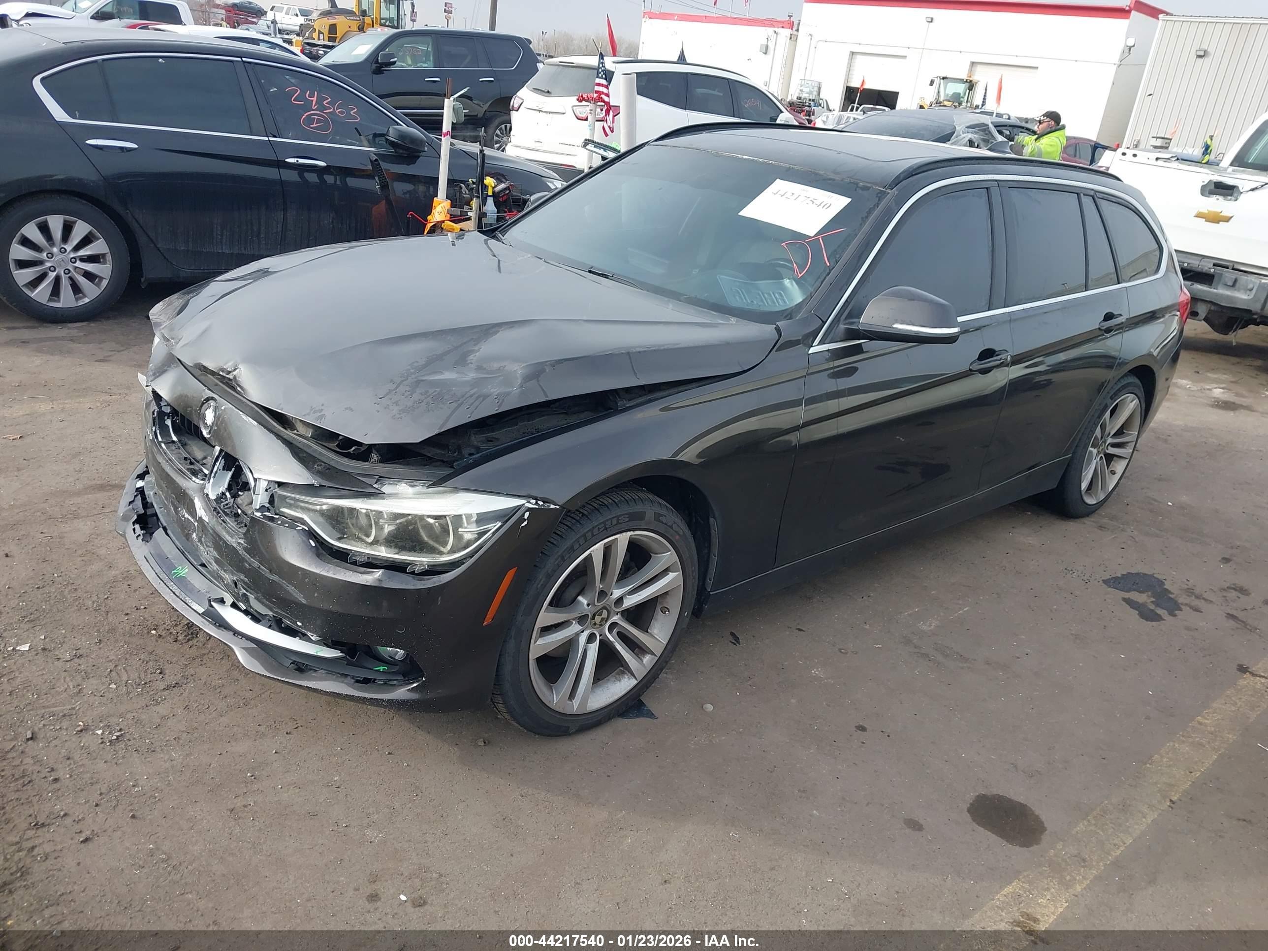 BMW 330I image 2