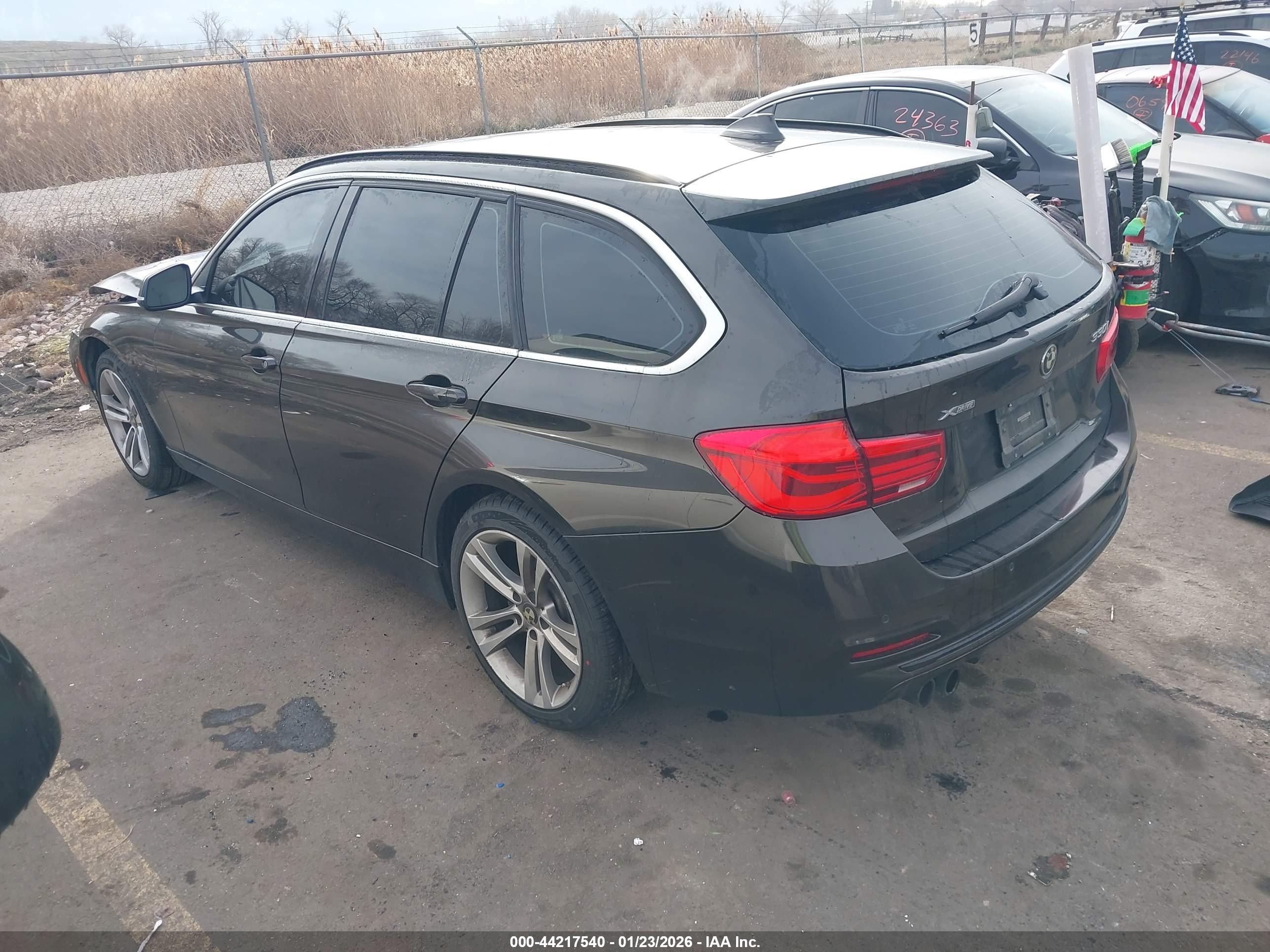BMW 330I image 3