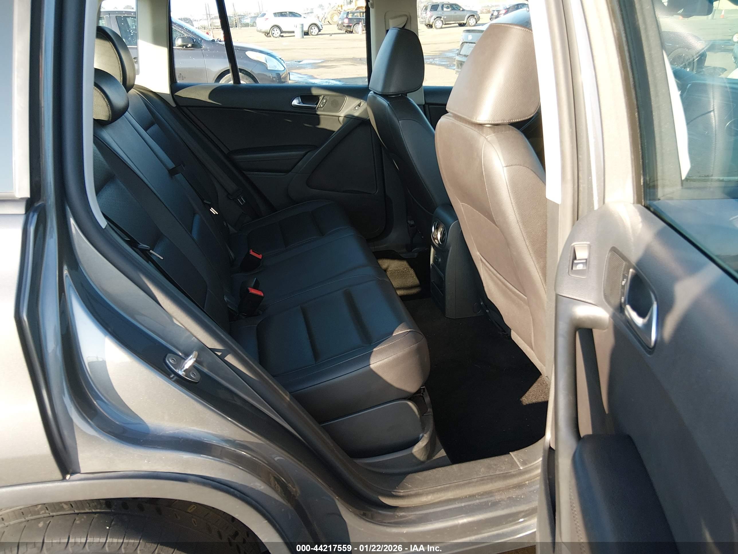 VOLKSWAGEN TIGUAN image 8