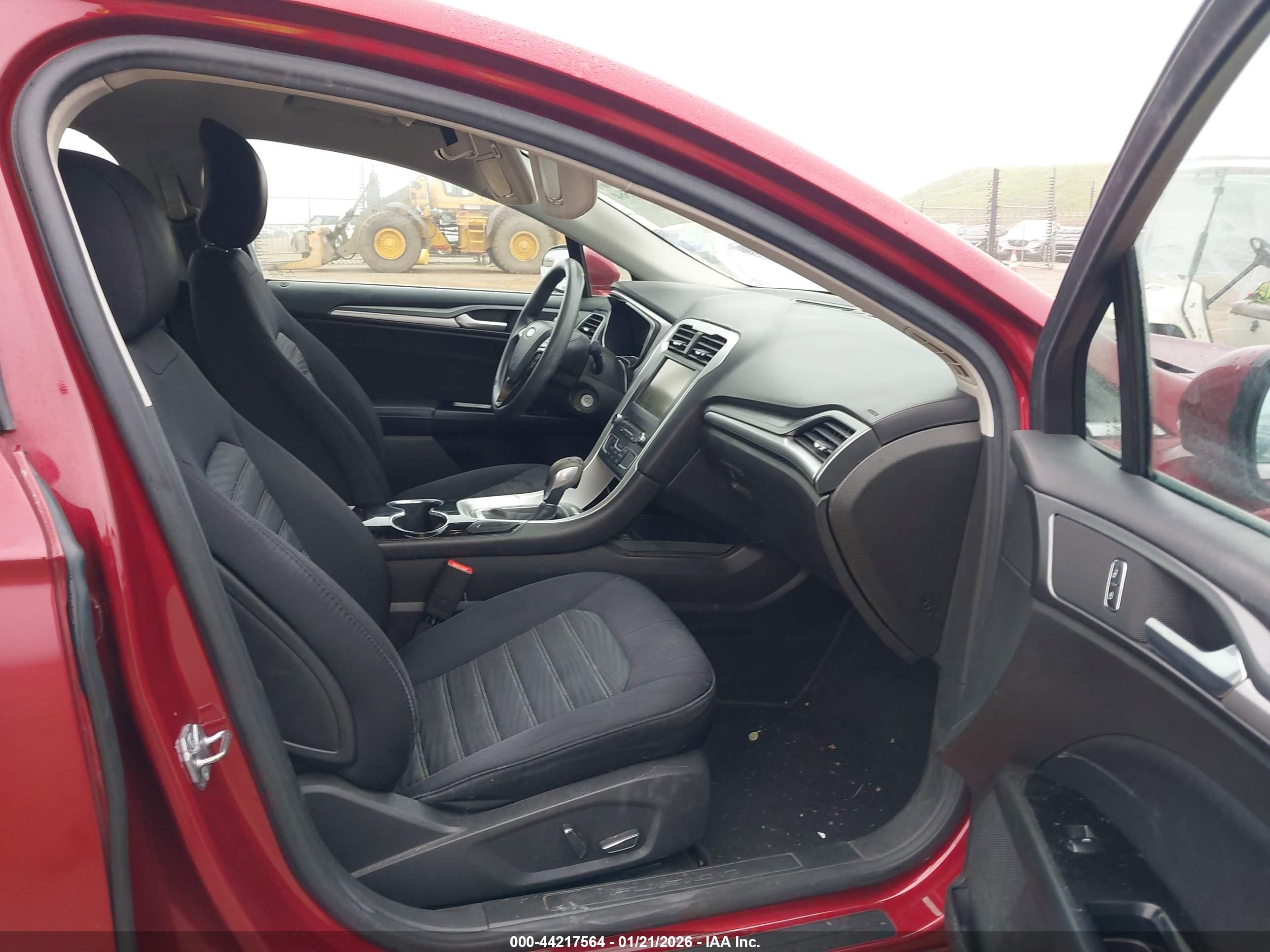 FORD FUSION image 5