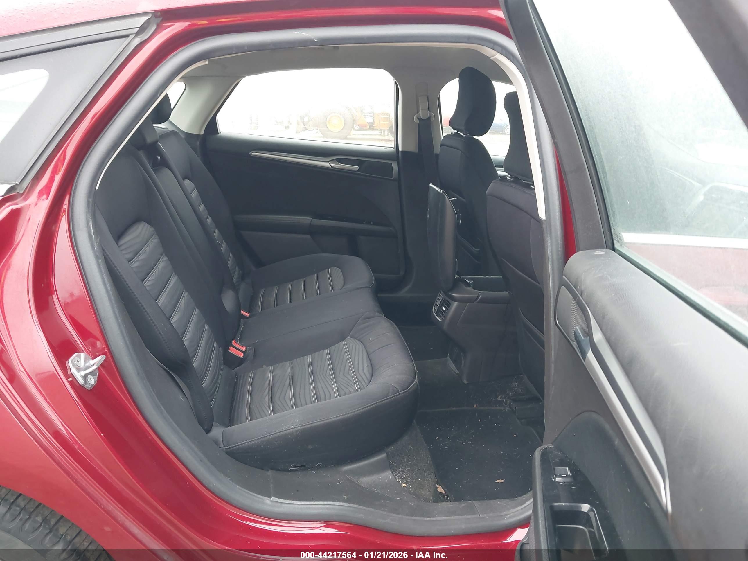 FORD FUSION image 8