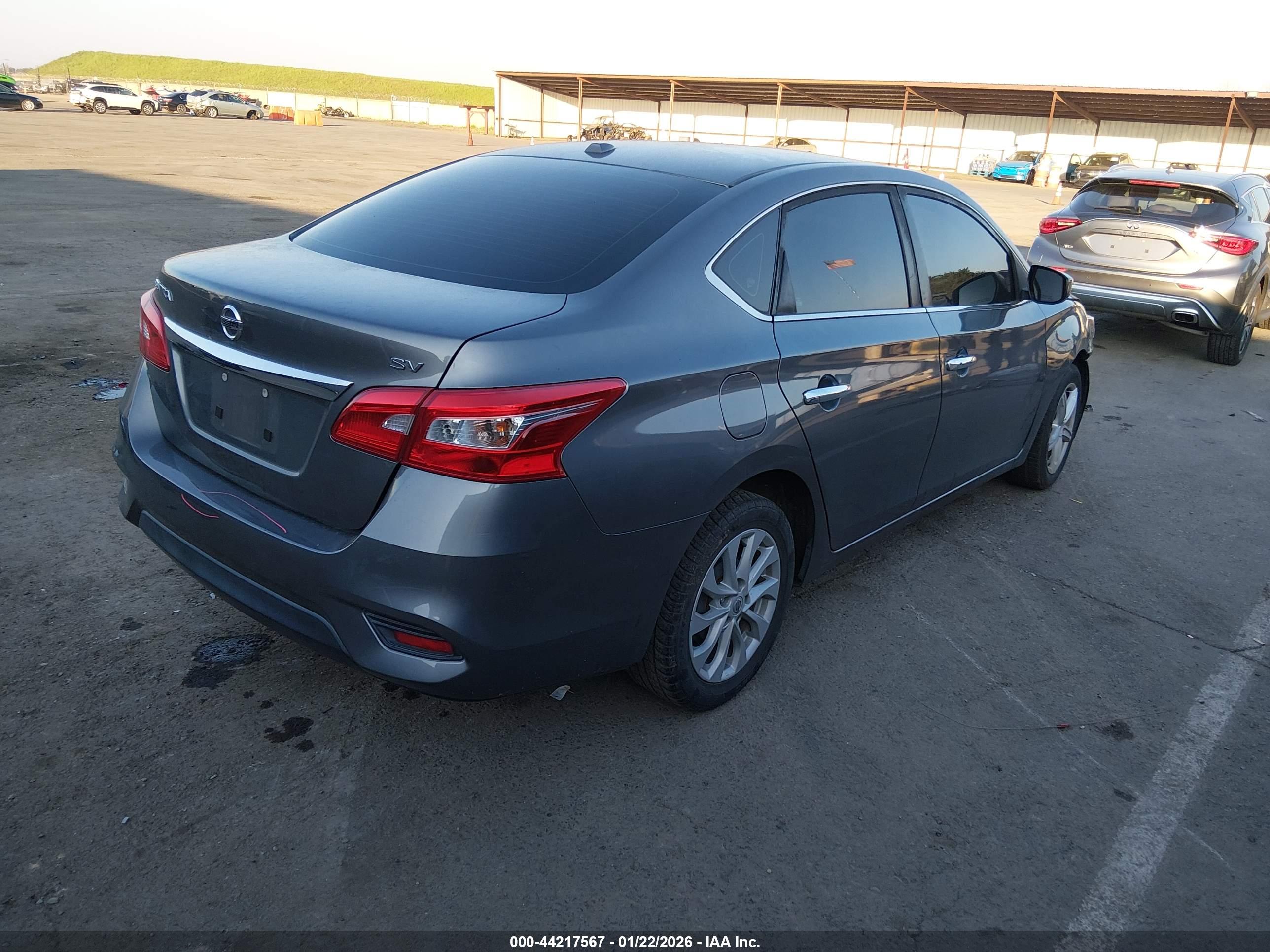 NISSAN SENTRA image 4