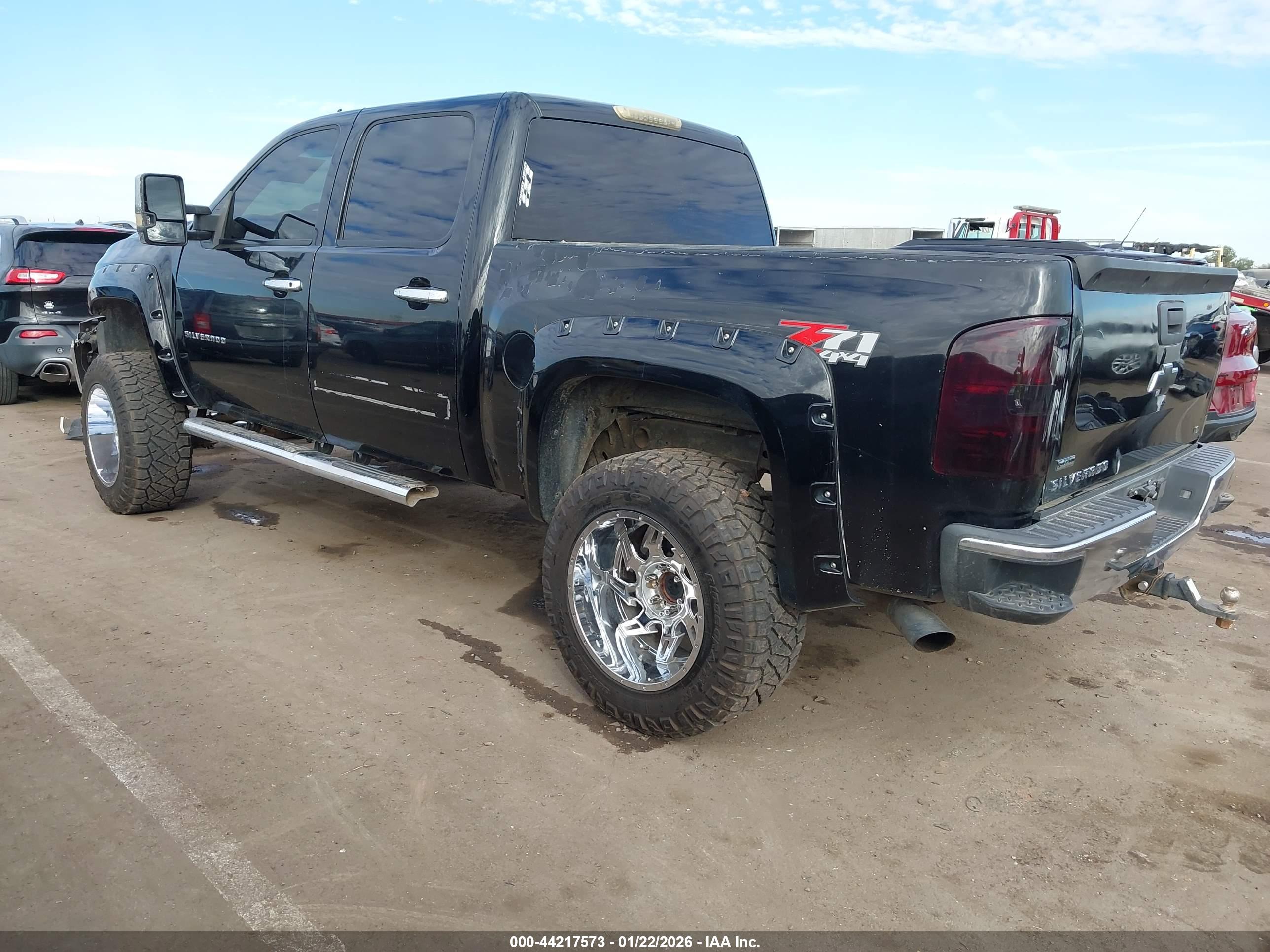 CHEVROLET SILVERADO image 3