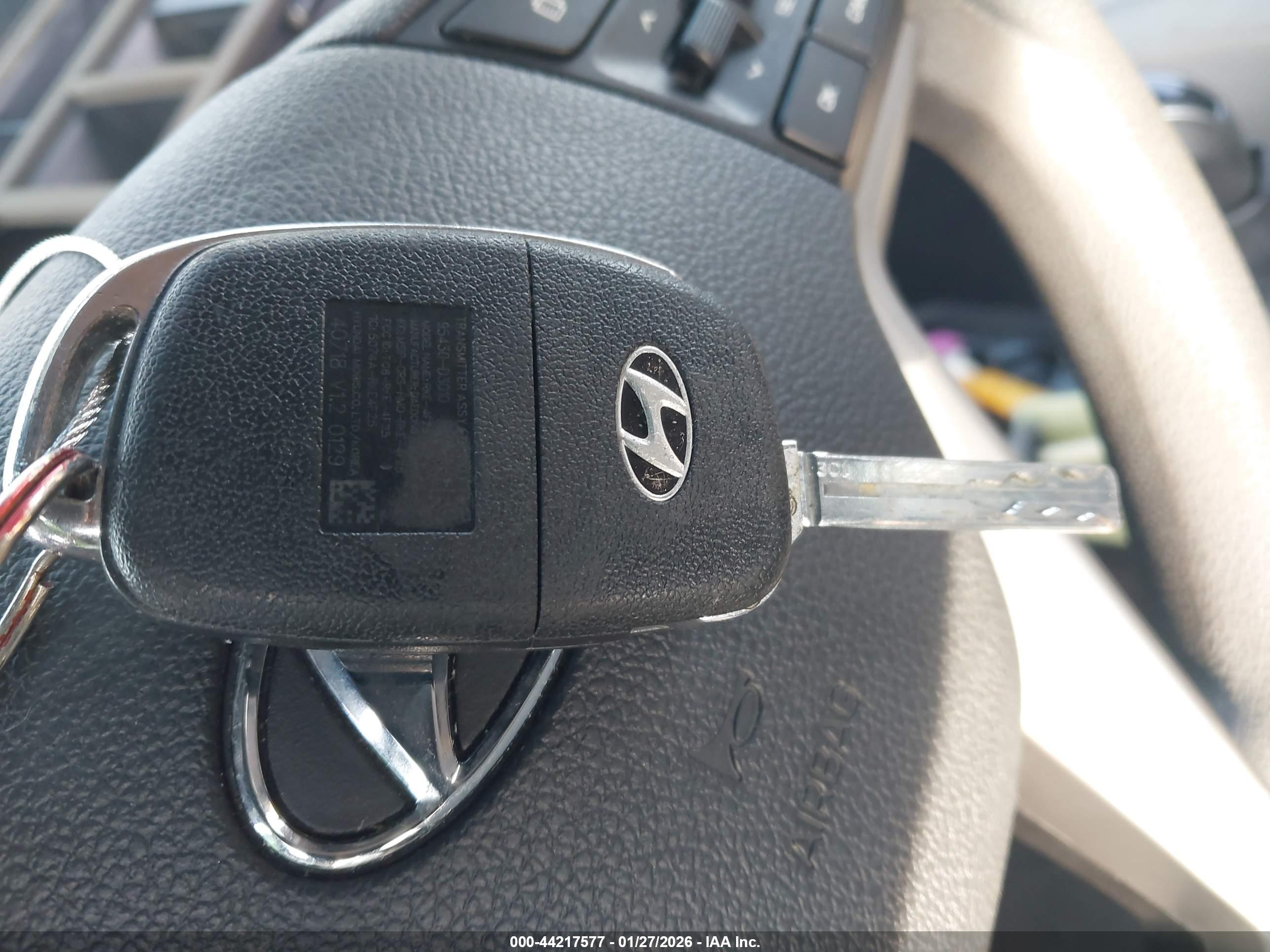 HYUNDAI TUCSON image 11
