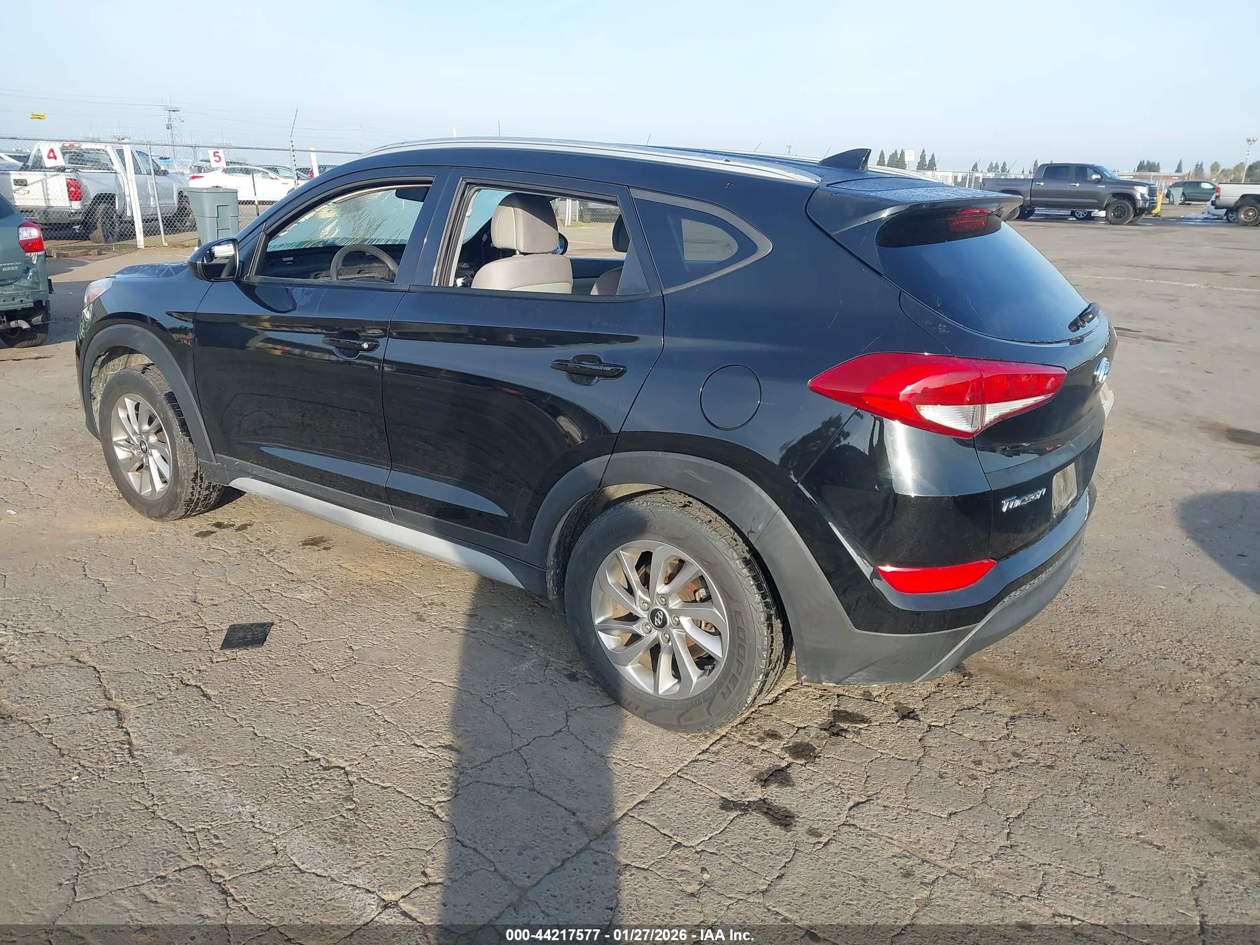 HYUNDAI TUCSON image 3