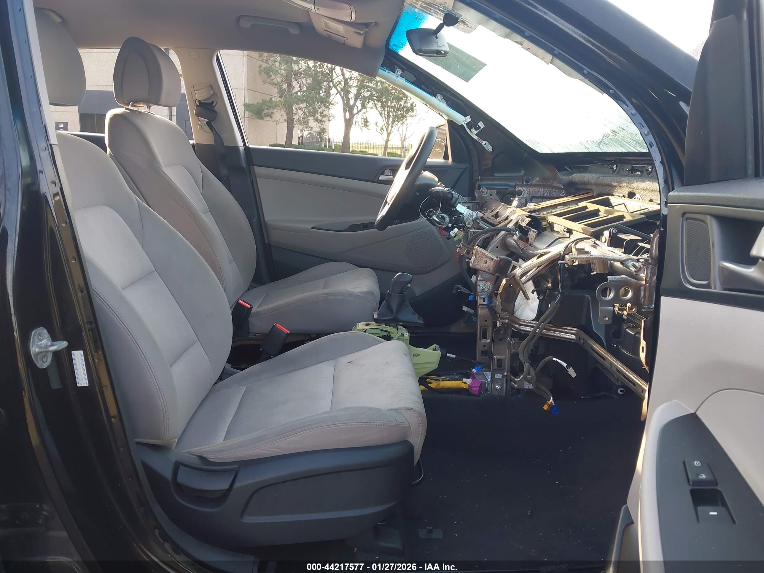 HYUNDAI TUCSON image 5