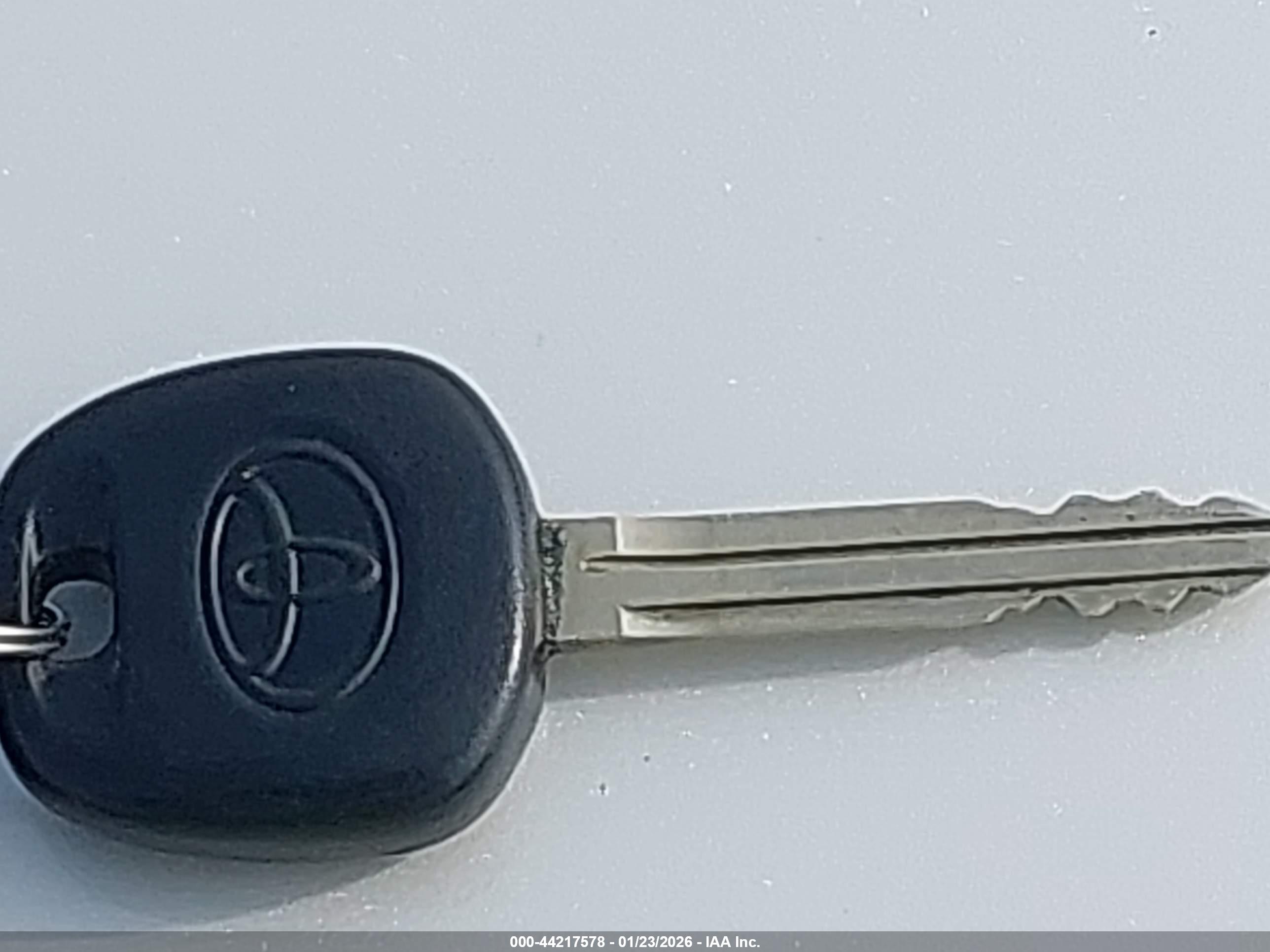 TOYOTA PRIUS image 11