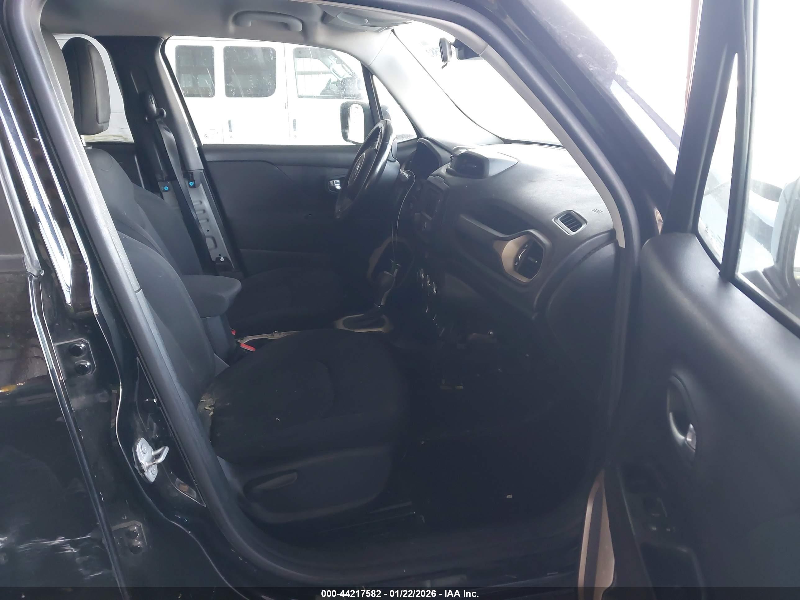 JEEP RENEGADE image 5