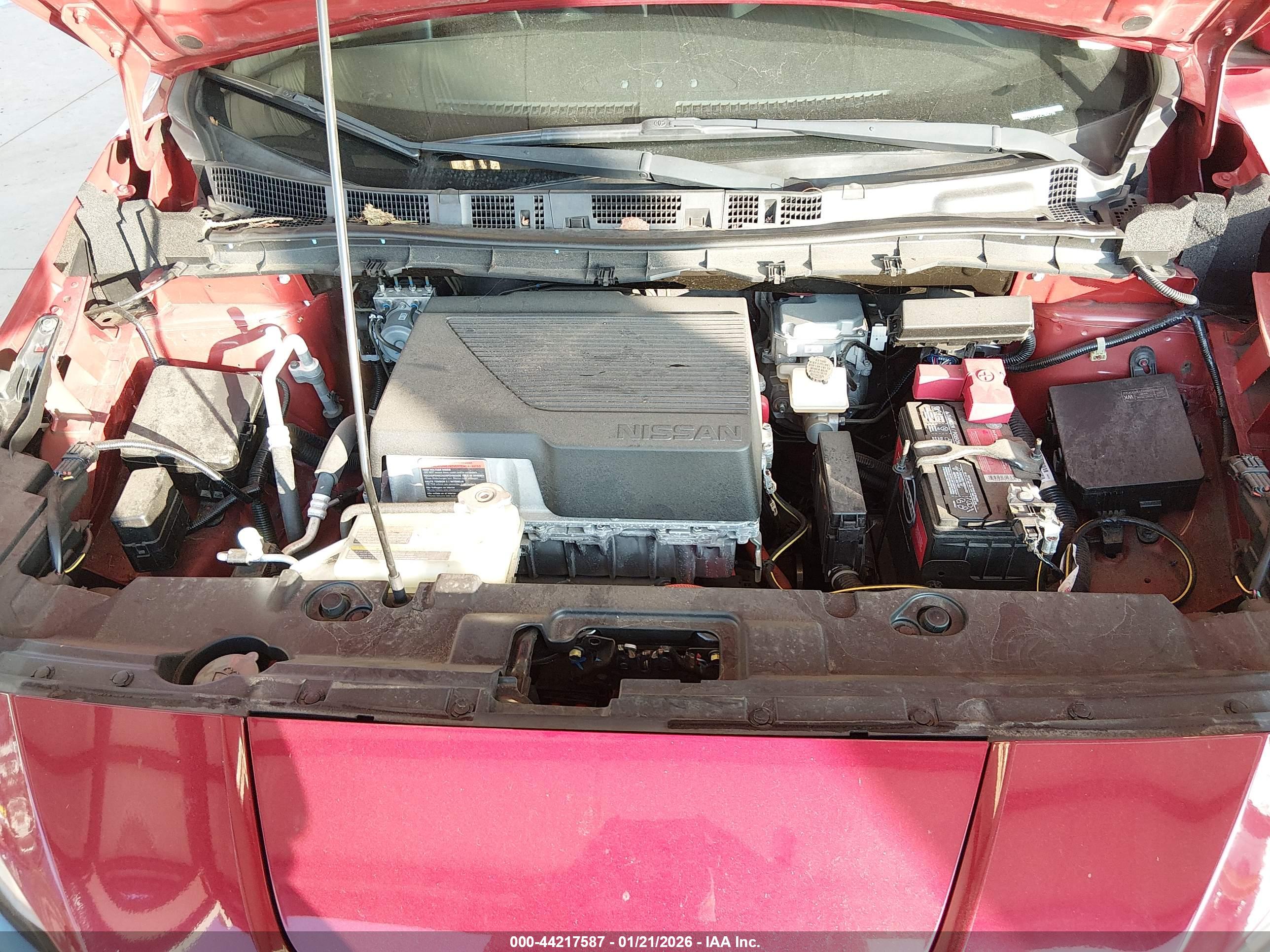 NISSAN LEAF image 10