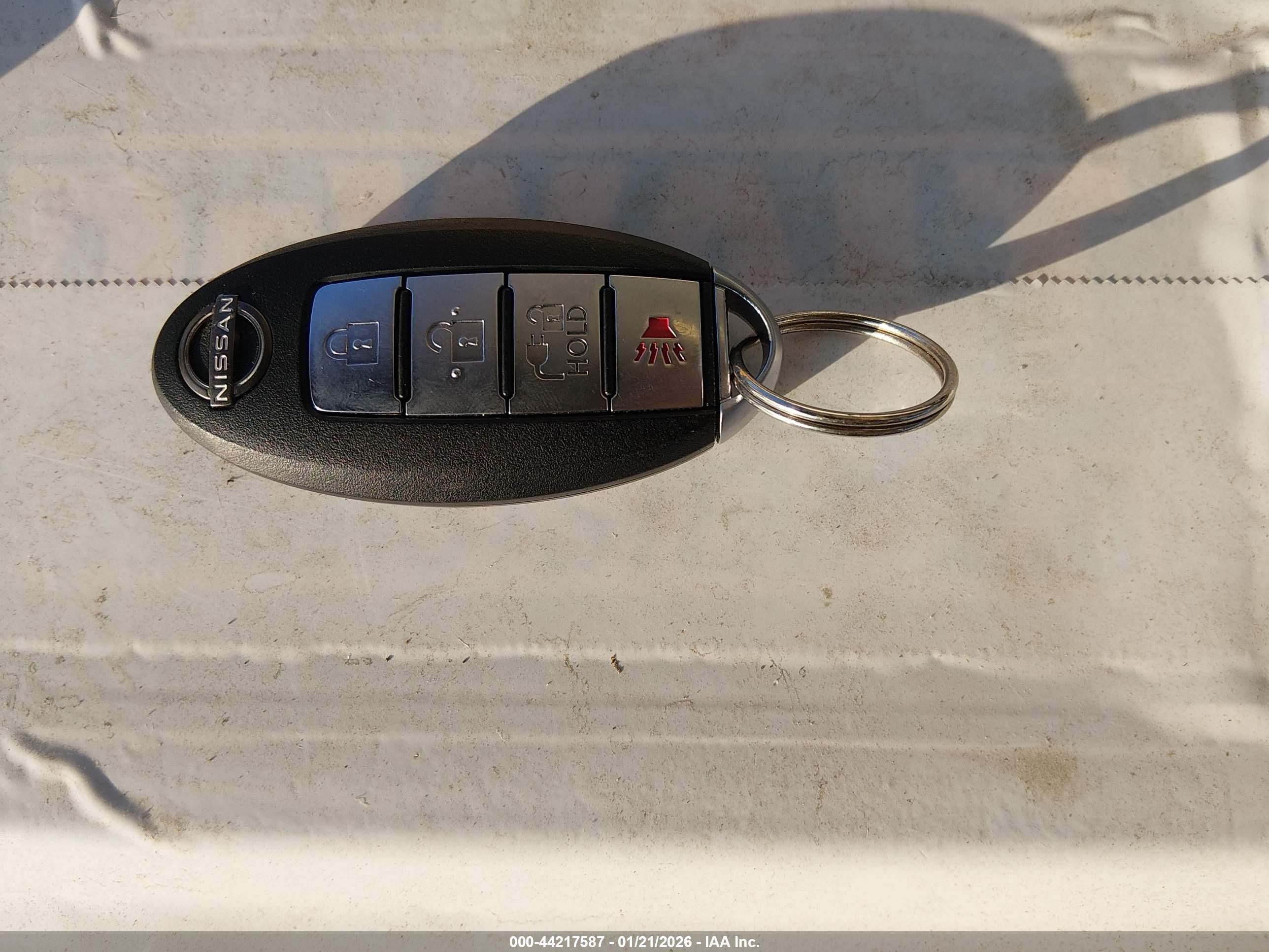 NISSAN LEAF image 11