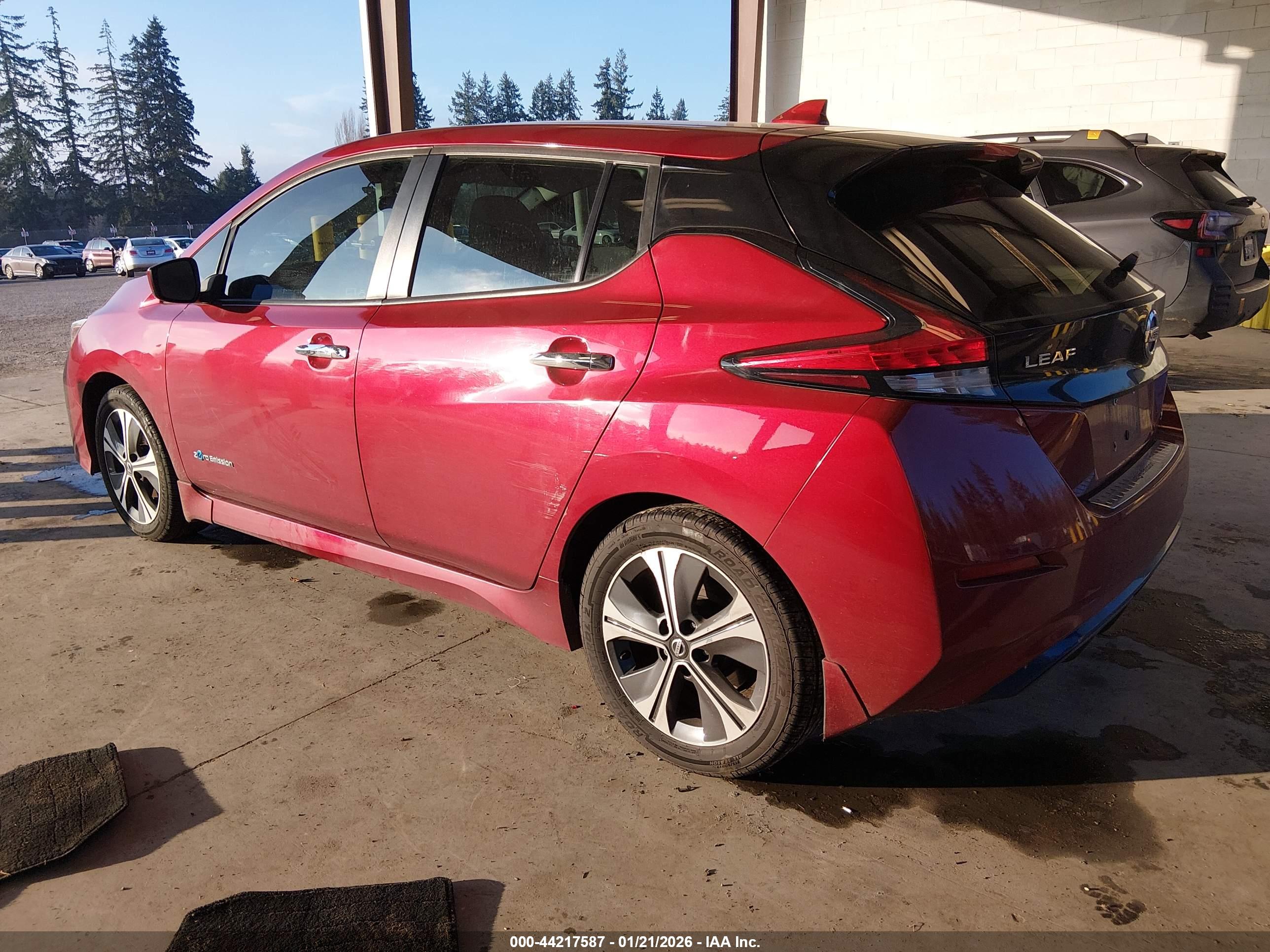 NISSAN LEAF image 3