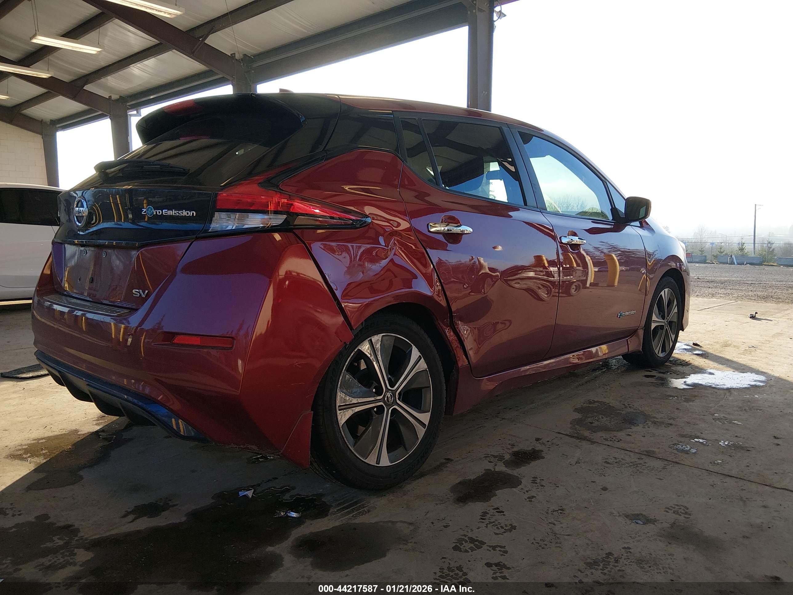 NISSAN LEAF image 4