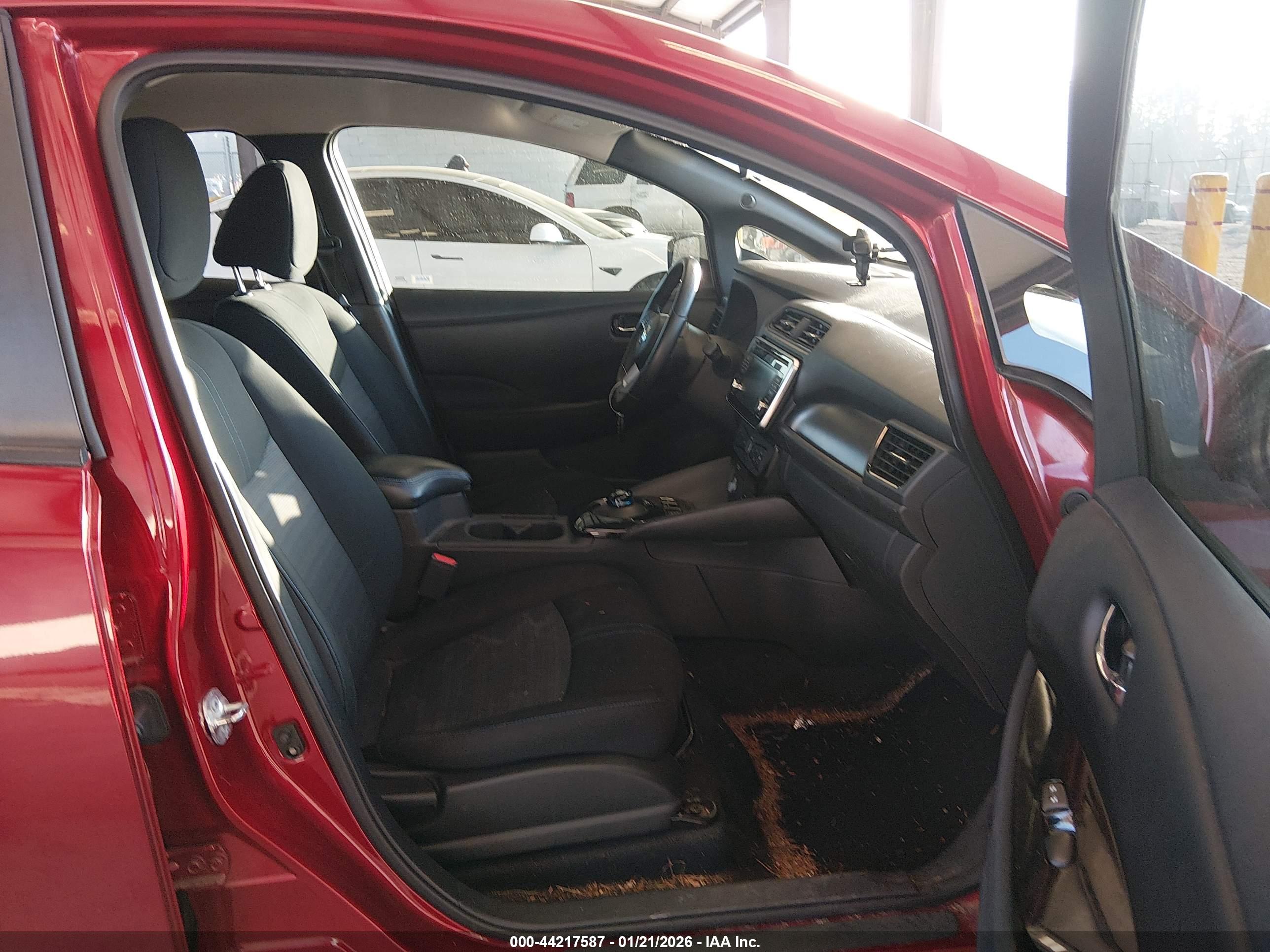 NISSAN LEAF image 5