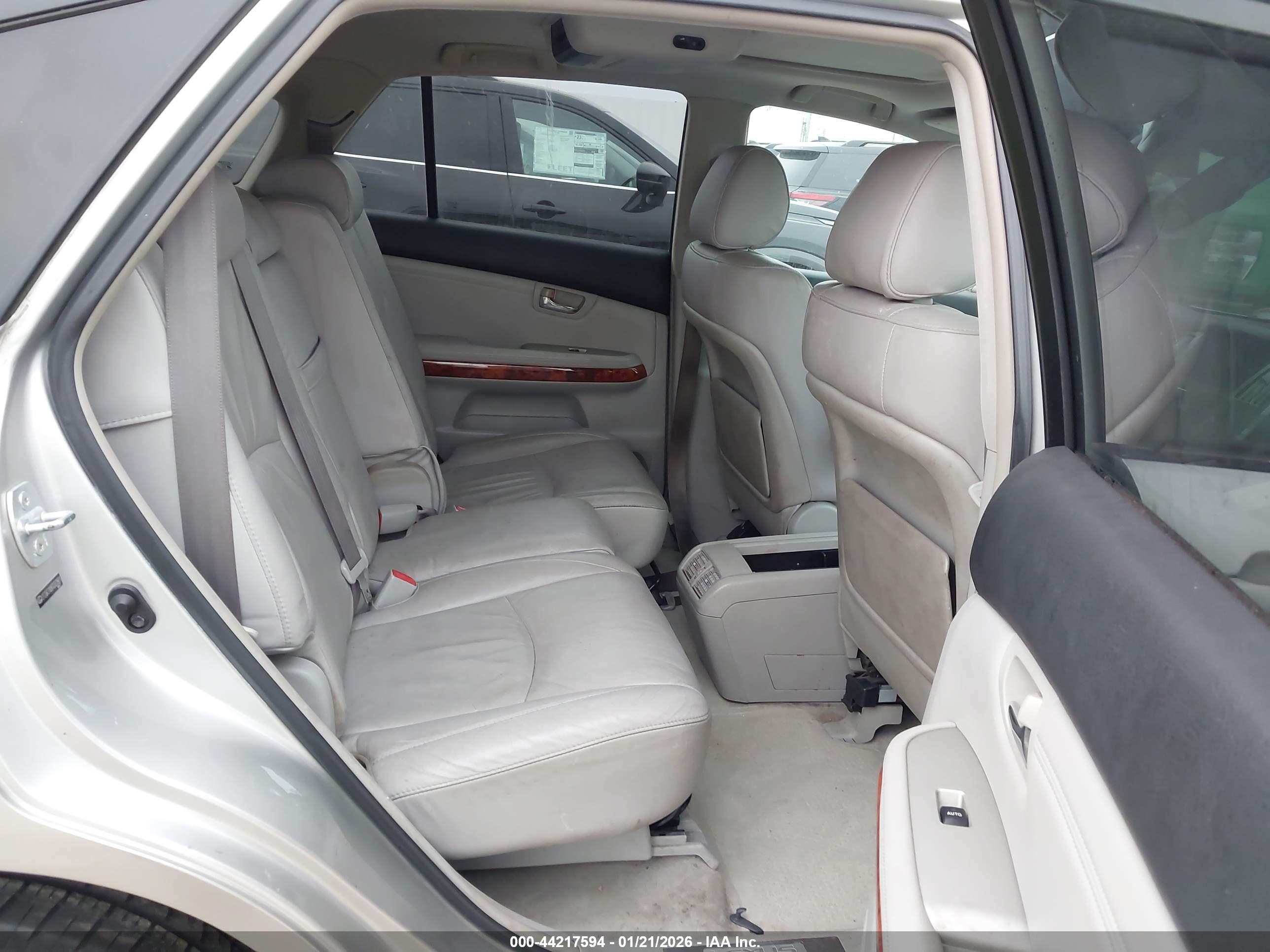 LEXUS RX image 8