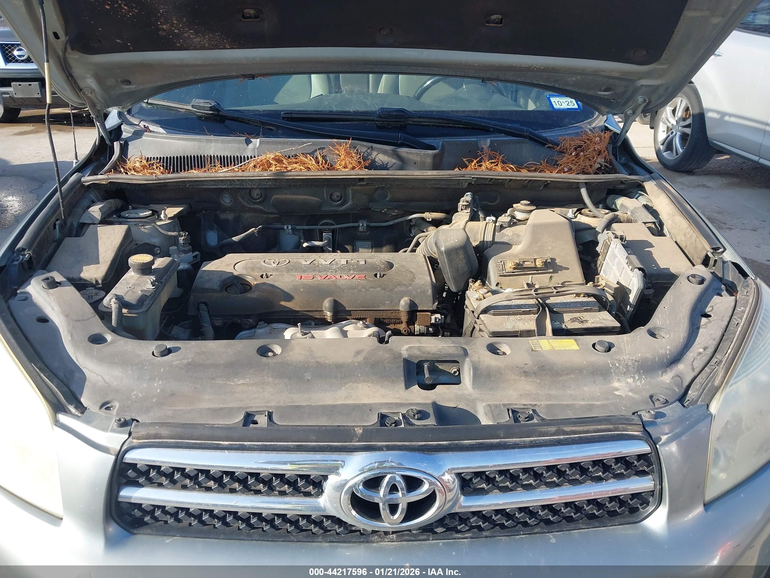 TOYOTA RAV4 image 10