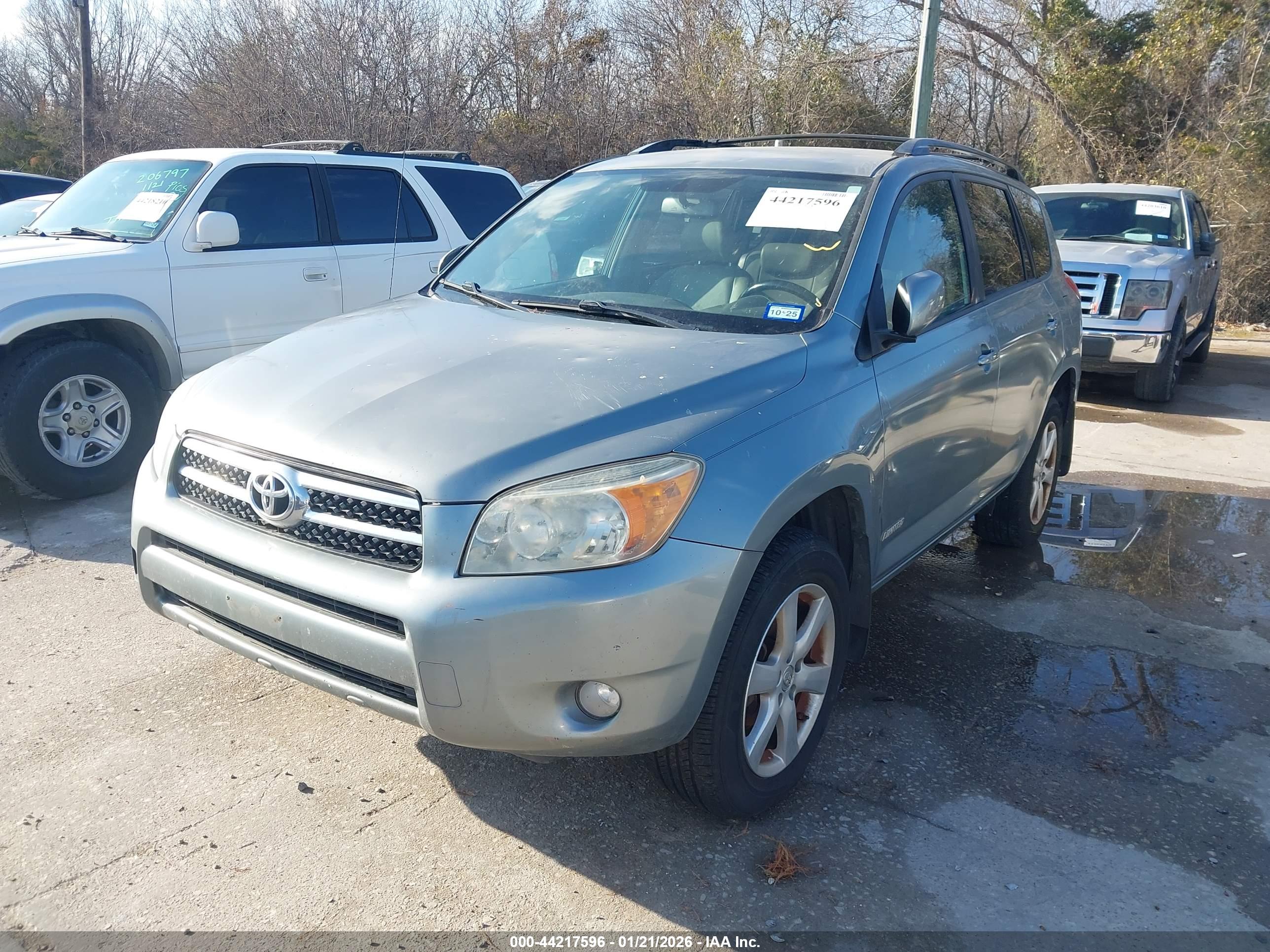 TOYOTA RAV4 image 2