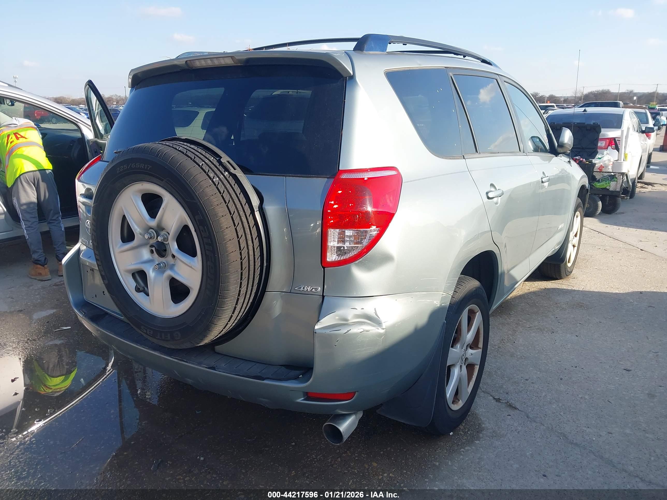 TOYOTA RAV4 image 4