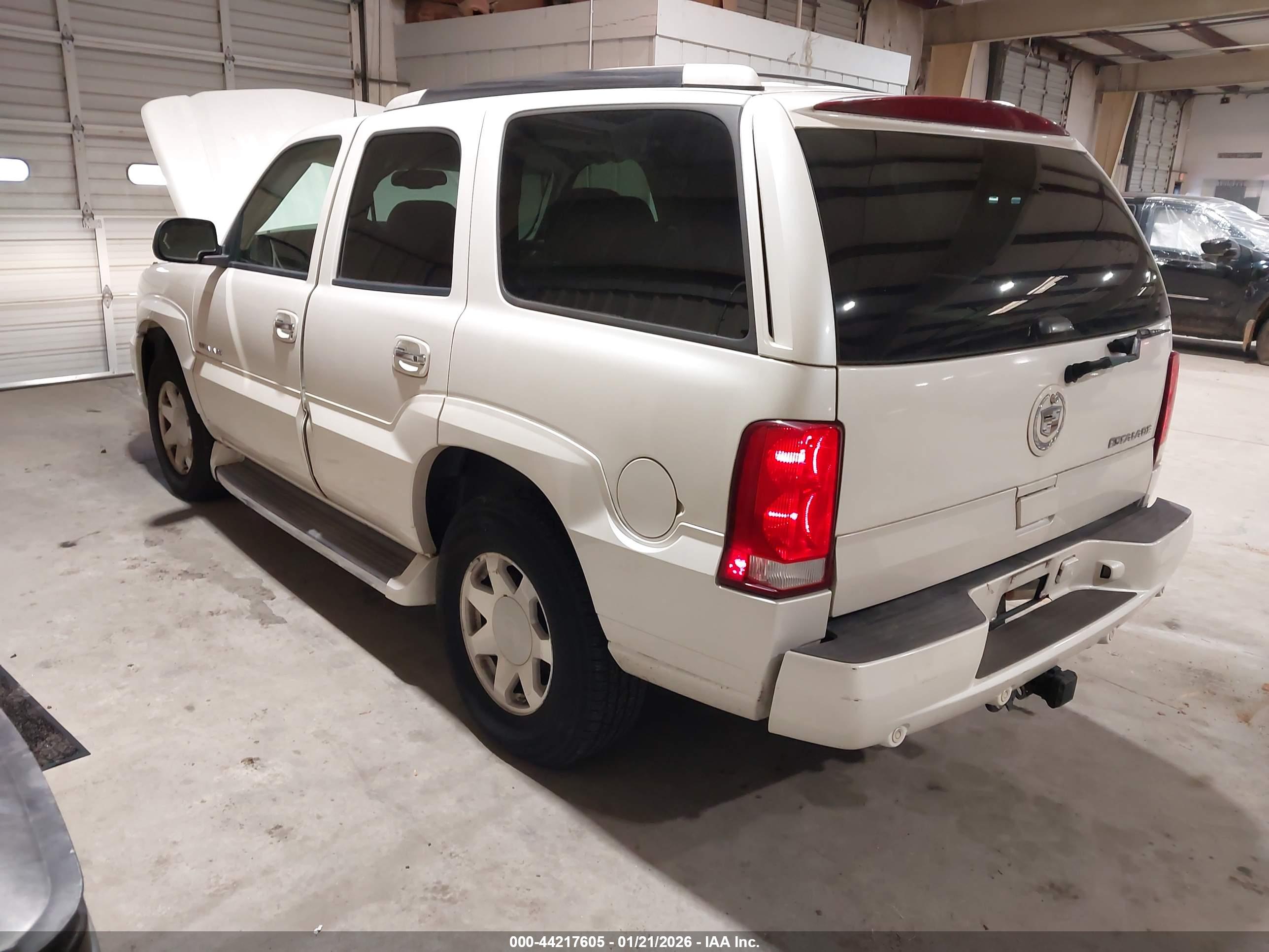 CADILLAC ESCALADE image 3
