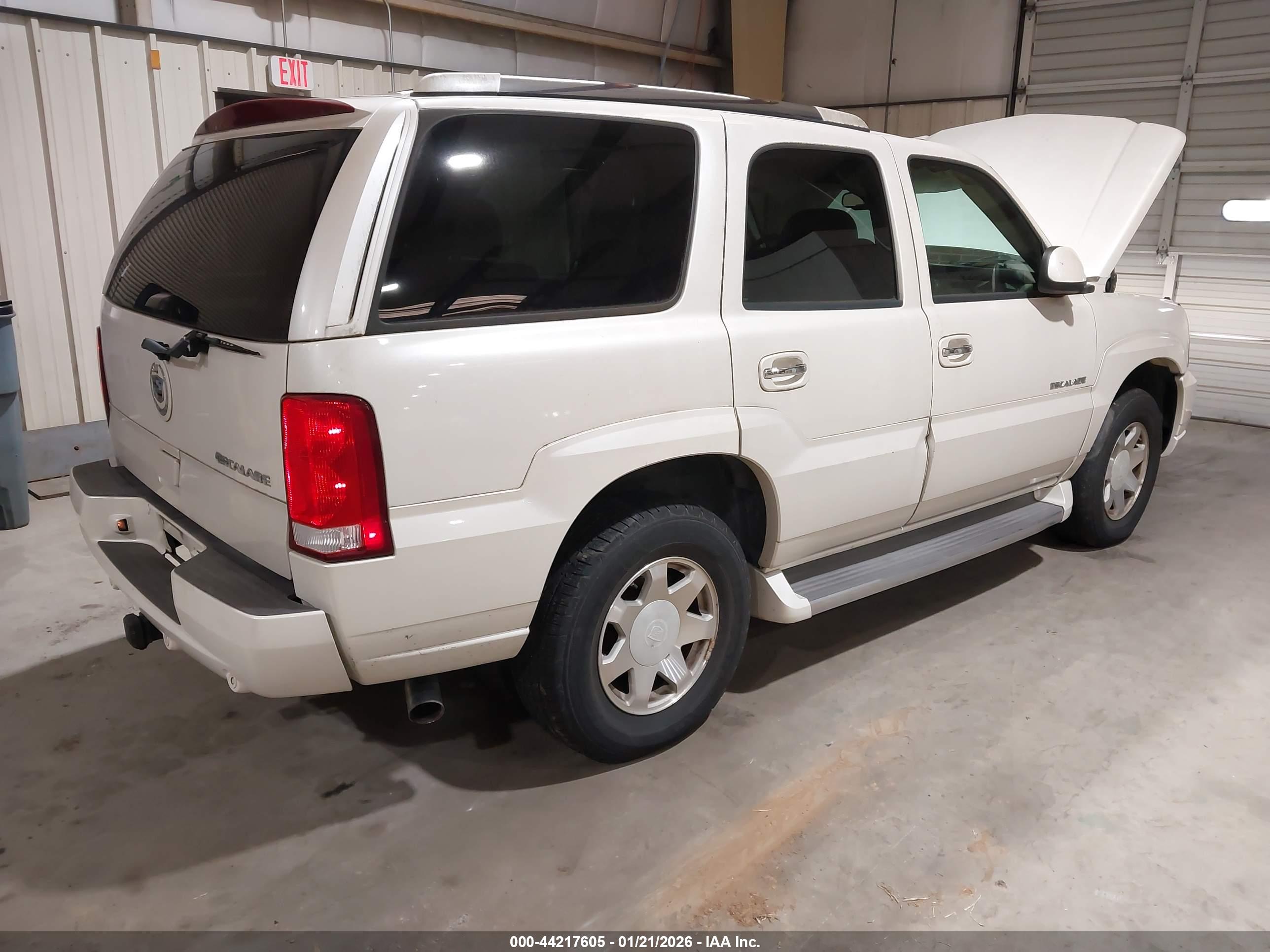 CADILLAC ESCALADE image 4