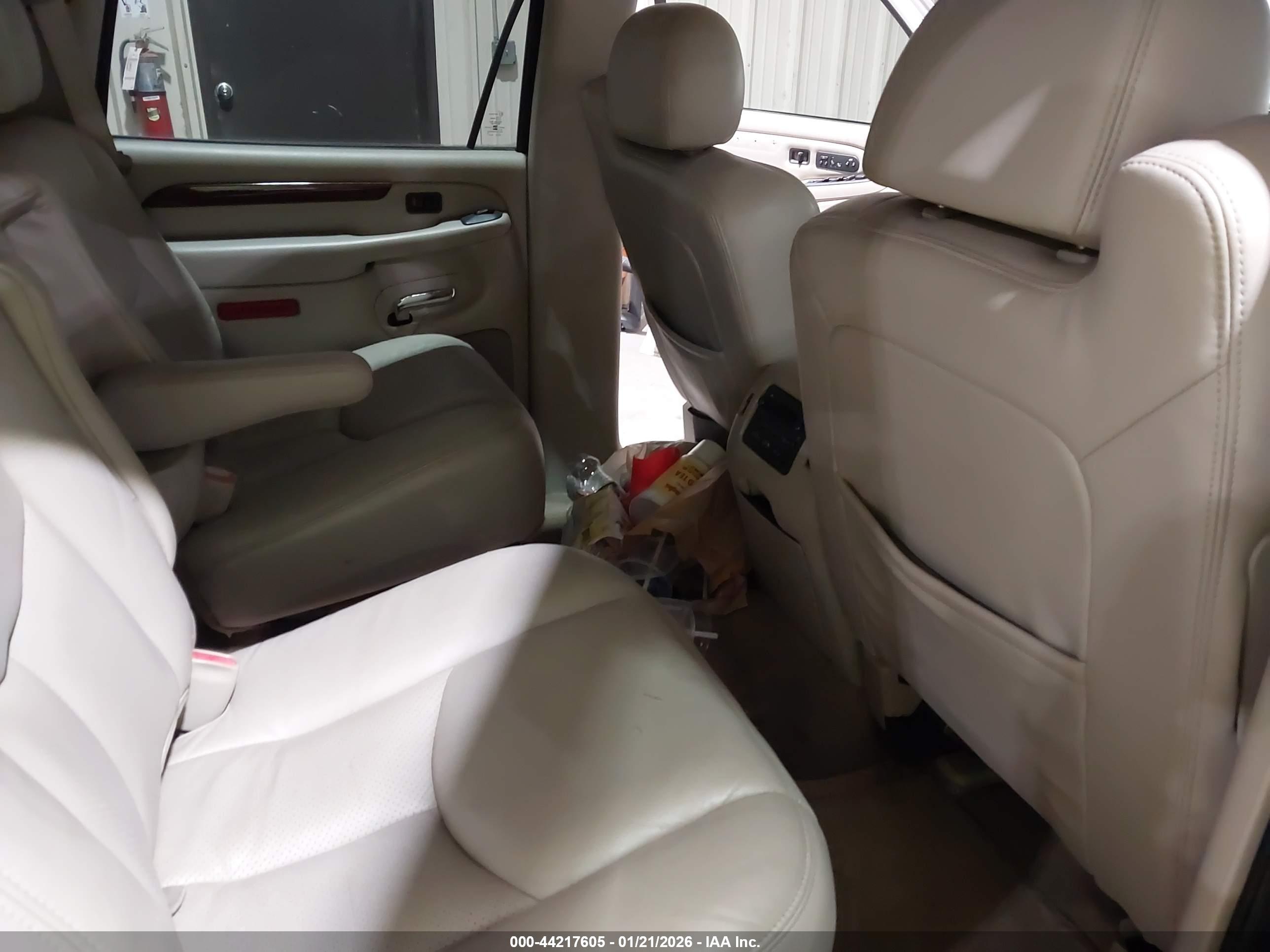 CADILLAC ESCALADE image 8
