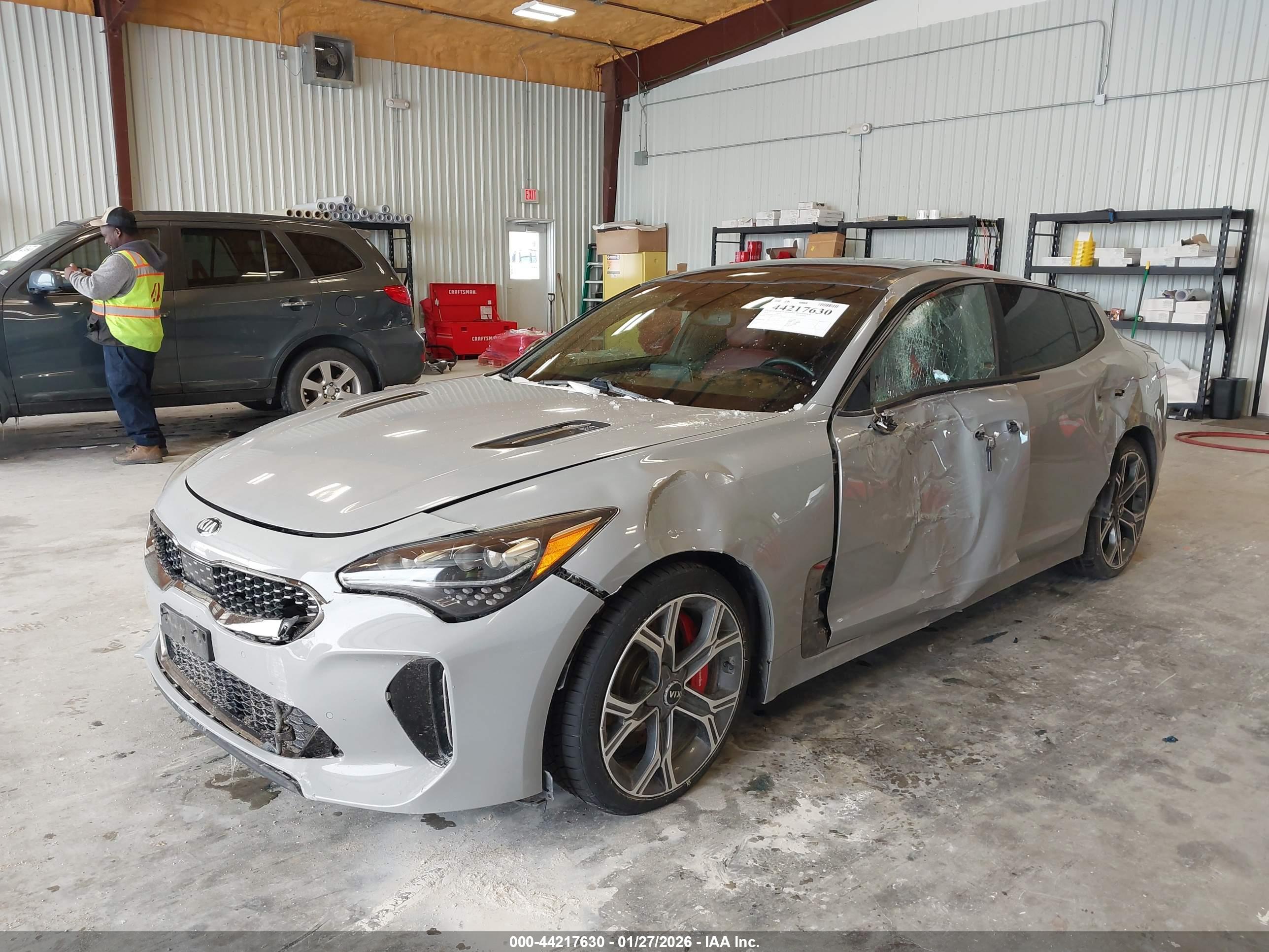 KIA STINGER image 2
