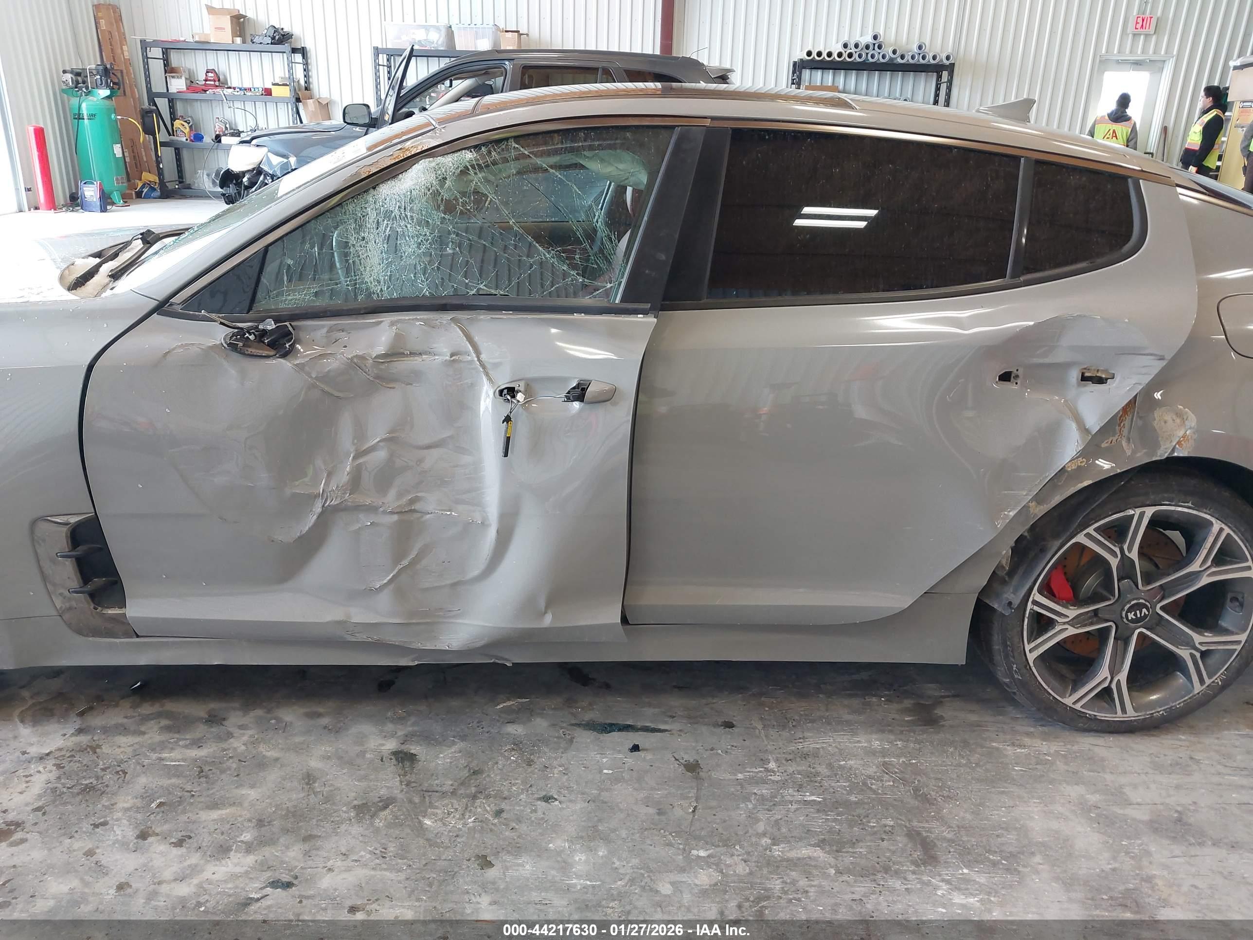 KIA STINGER image 6