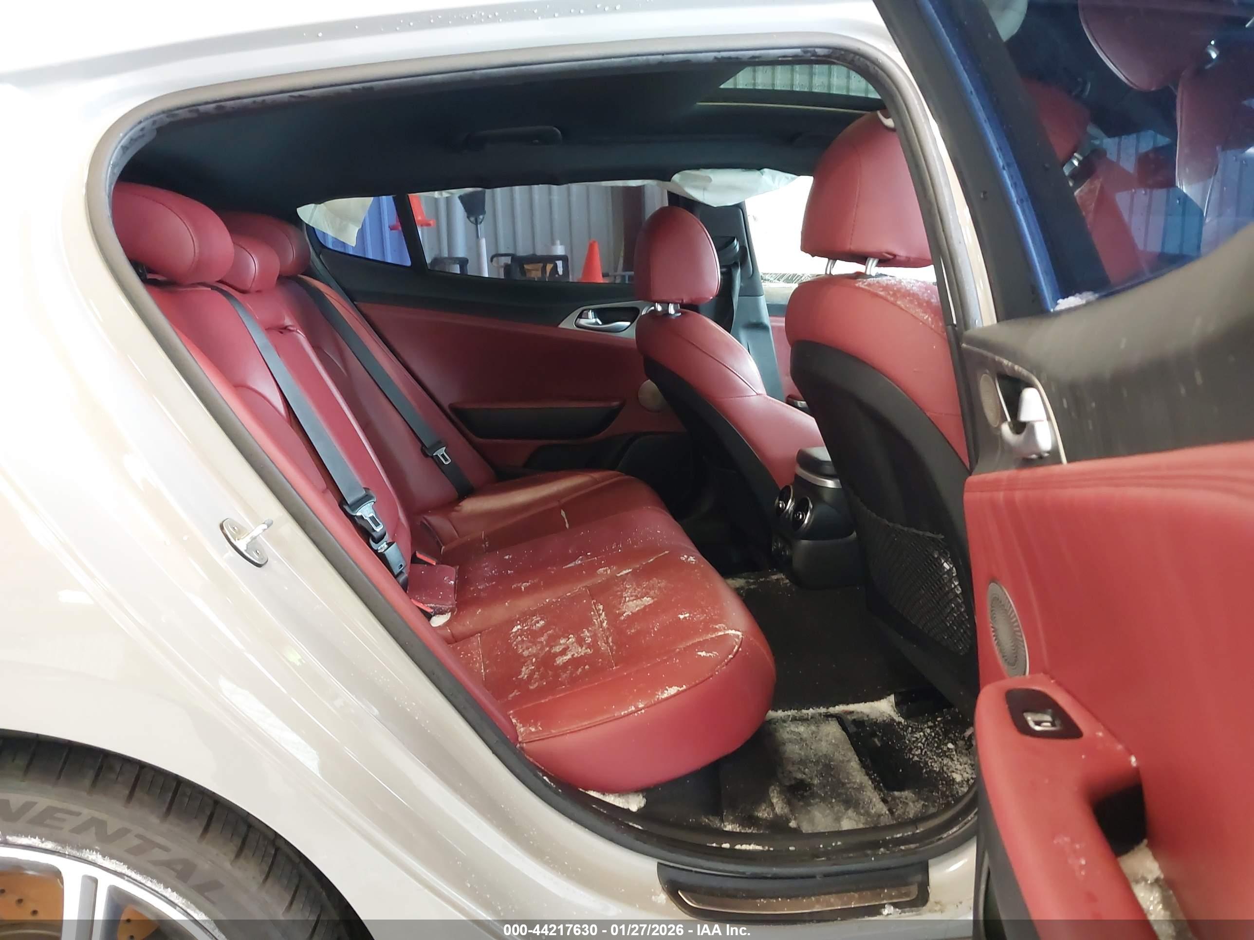 KIA STINGER image 8