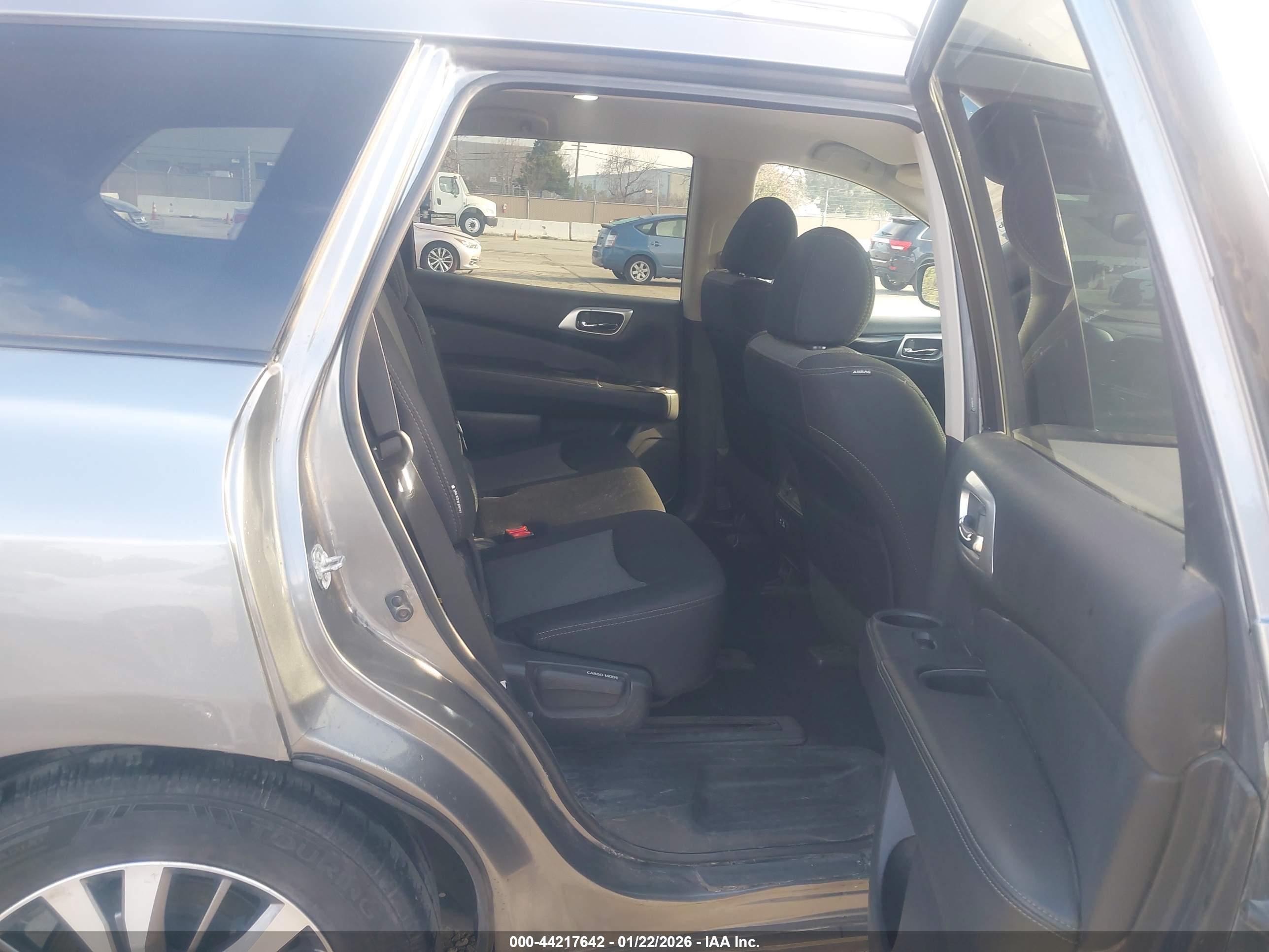 NISSAN PATHFINDER image 8