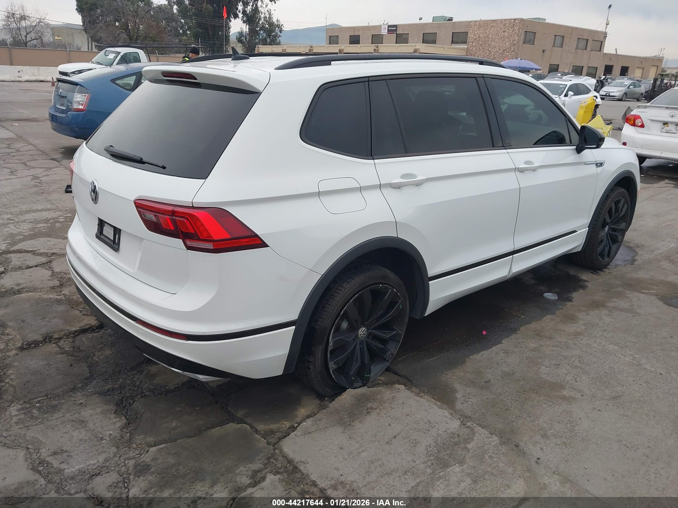VOLKSWAGEN TIGUAN image 4