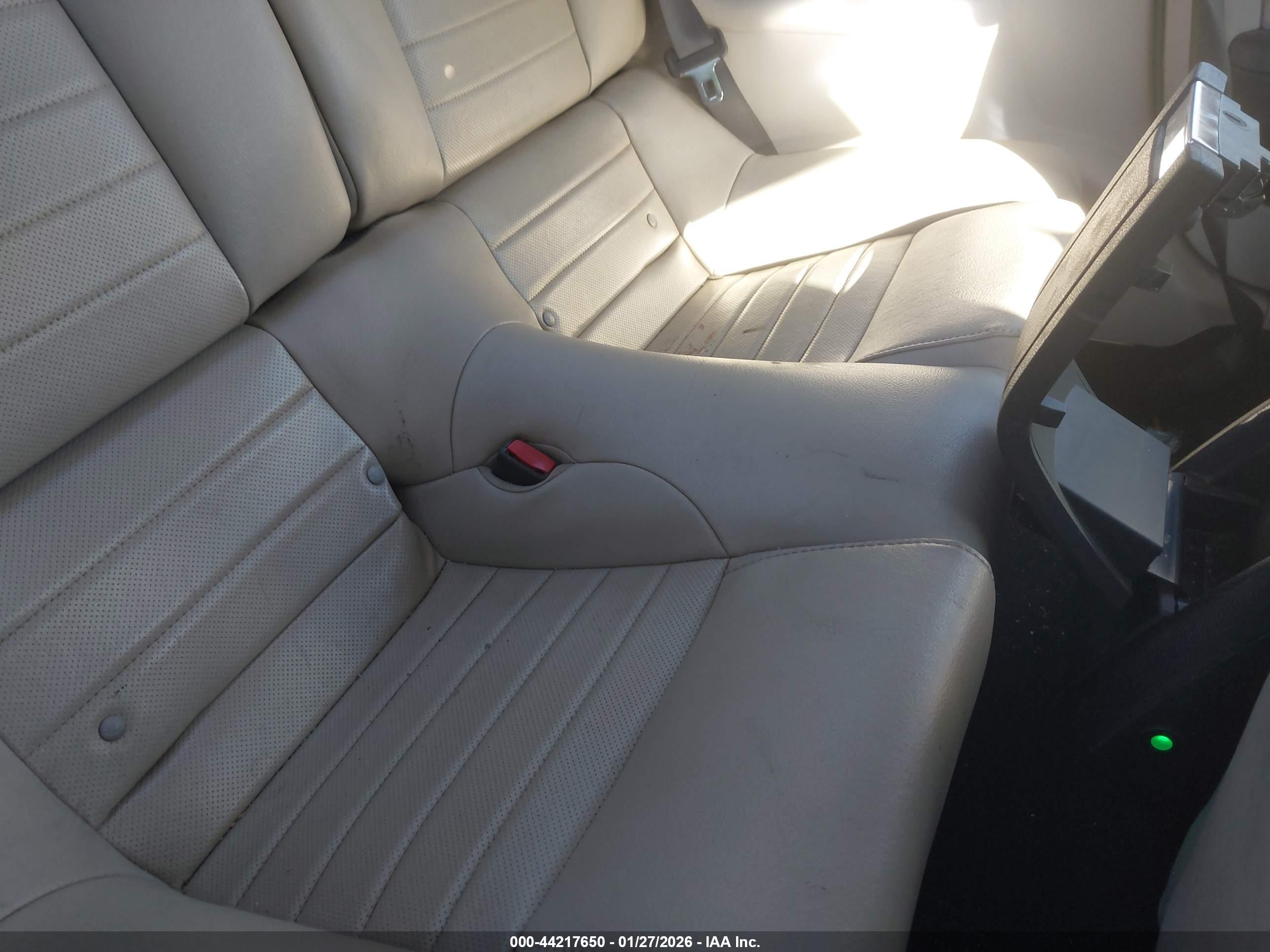 FORD MUSTANG image 8