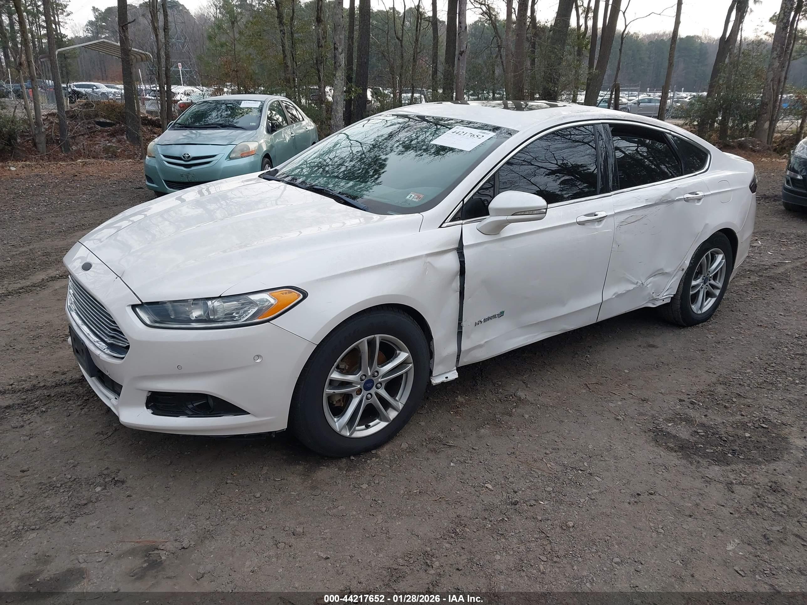FORD FUSION image 2
