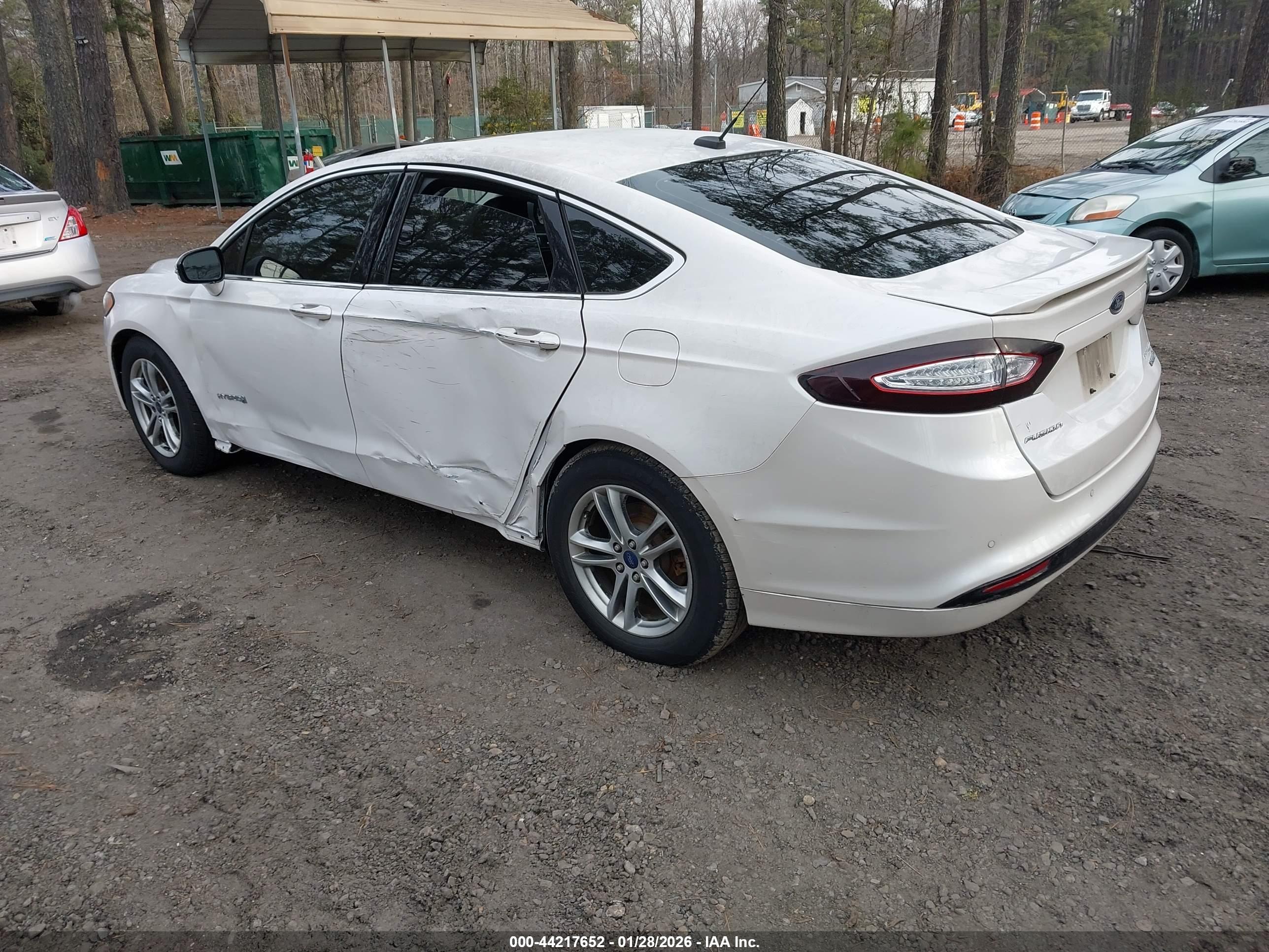 FORD FUSION image 3