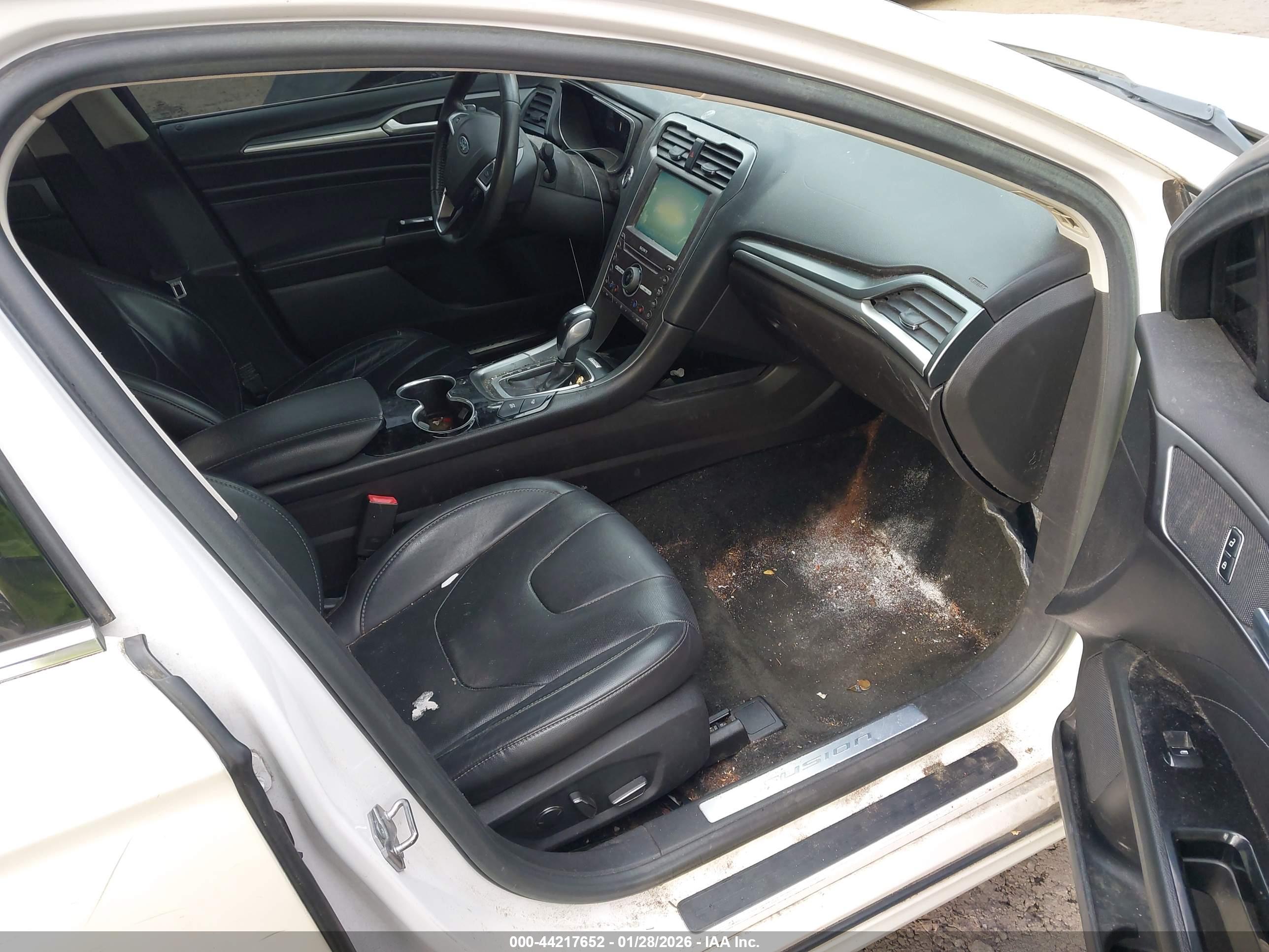 FORD FUSION image 5