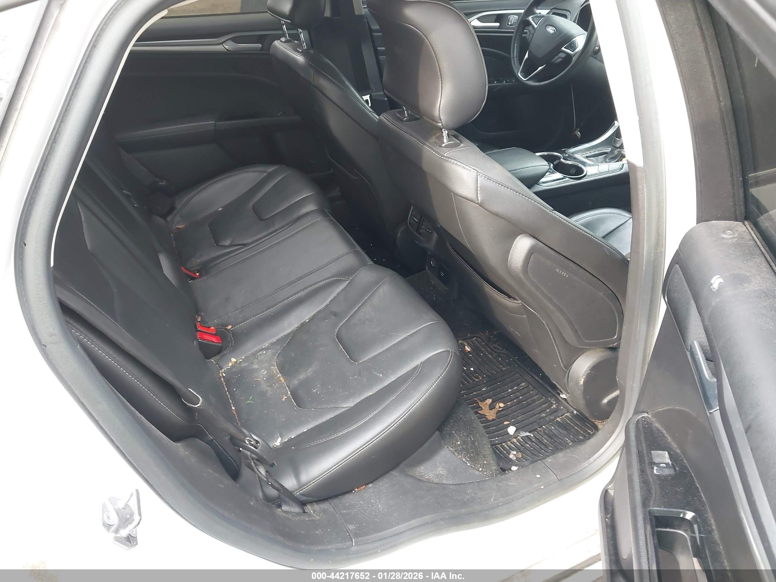 FORD FUSION image 8