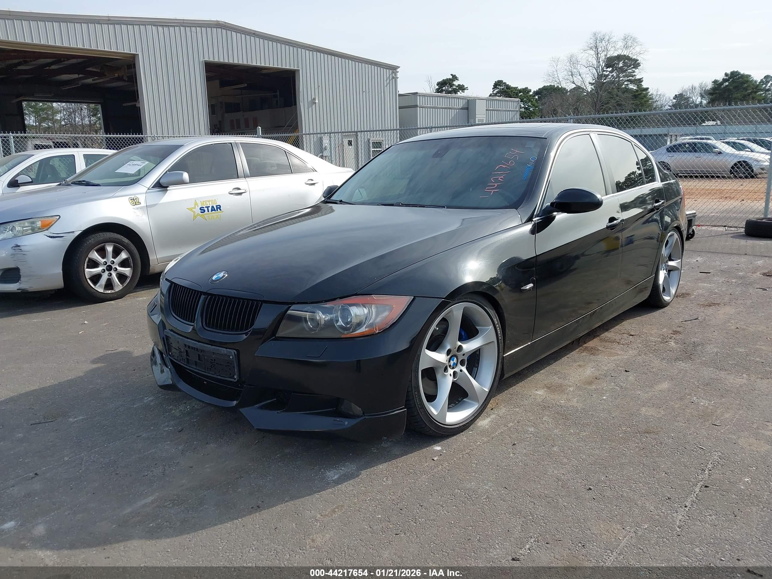 BMW 330I image 2