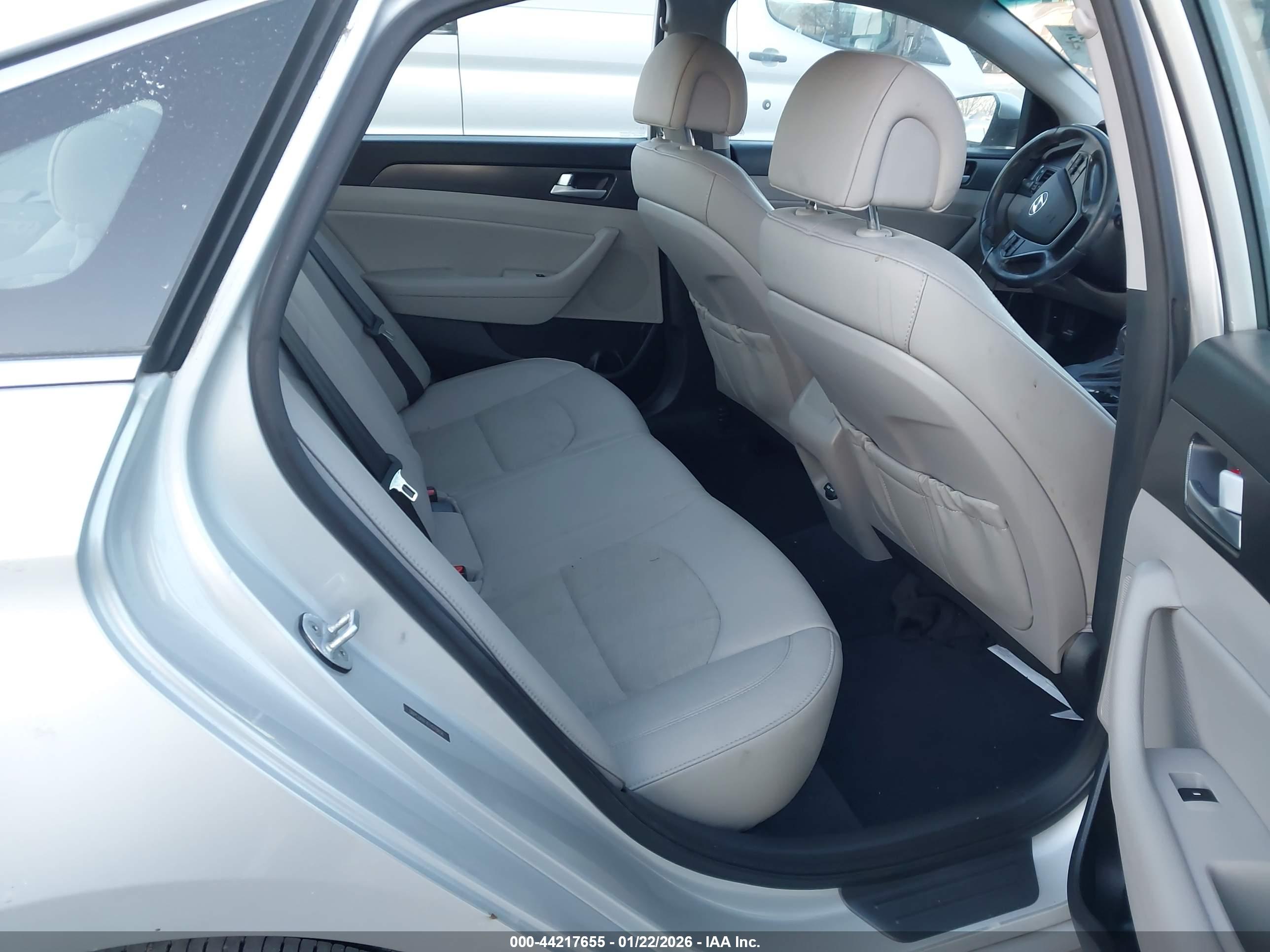 HYUNDAI SONATA image 8