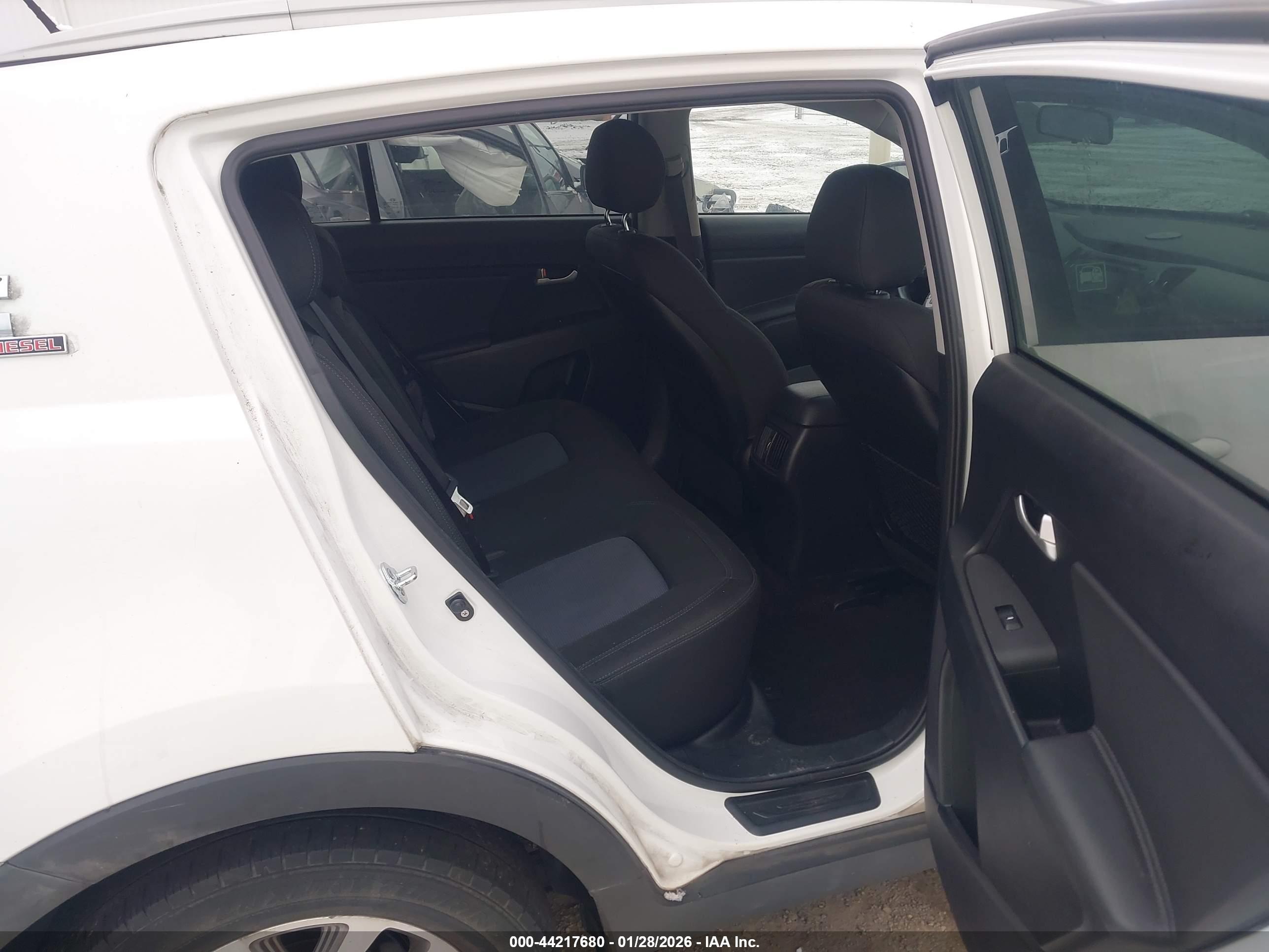 KIA SPORTAGE image 8