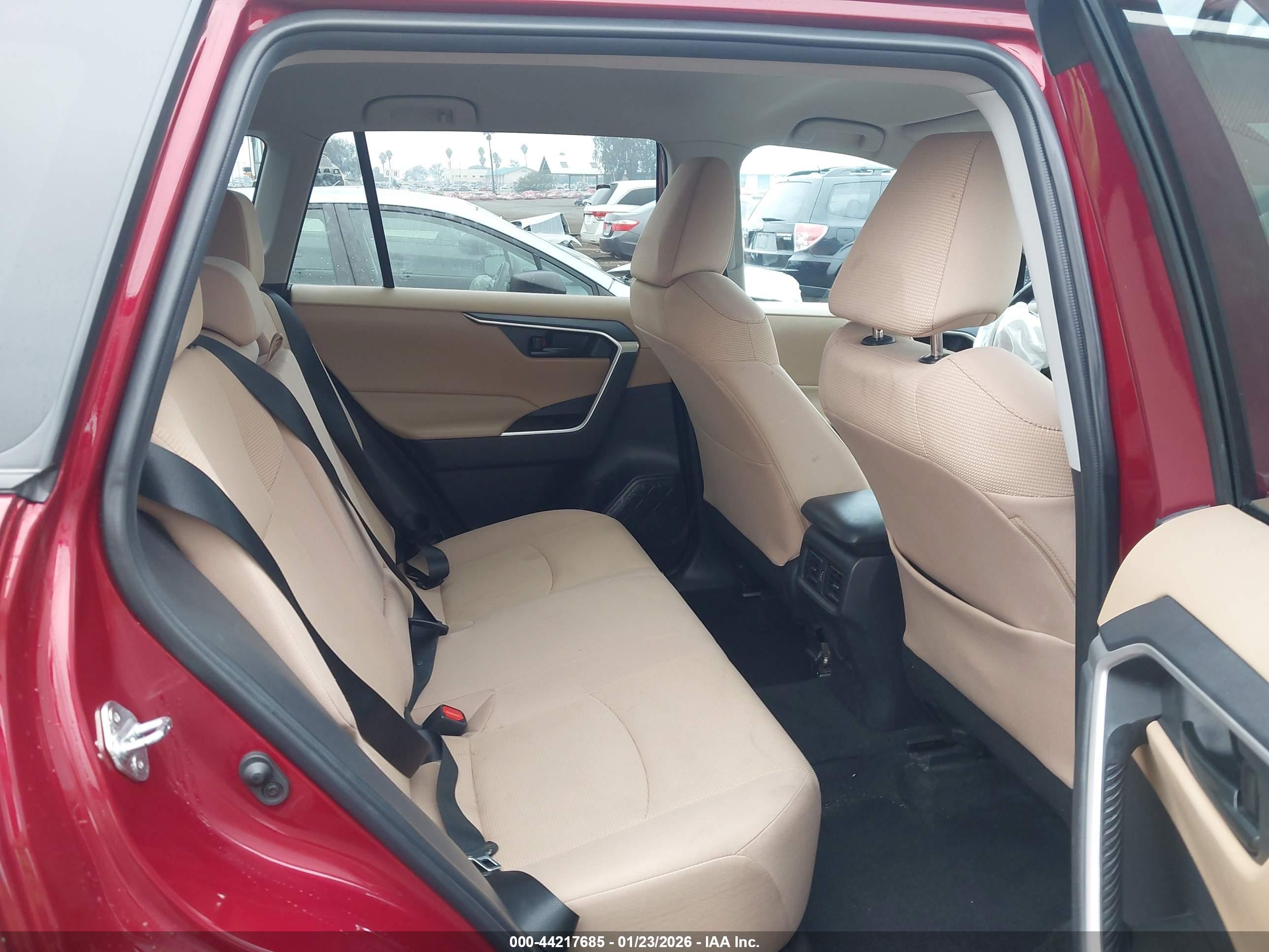 TOYOTA RAV4 image 8