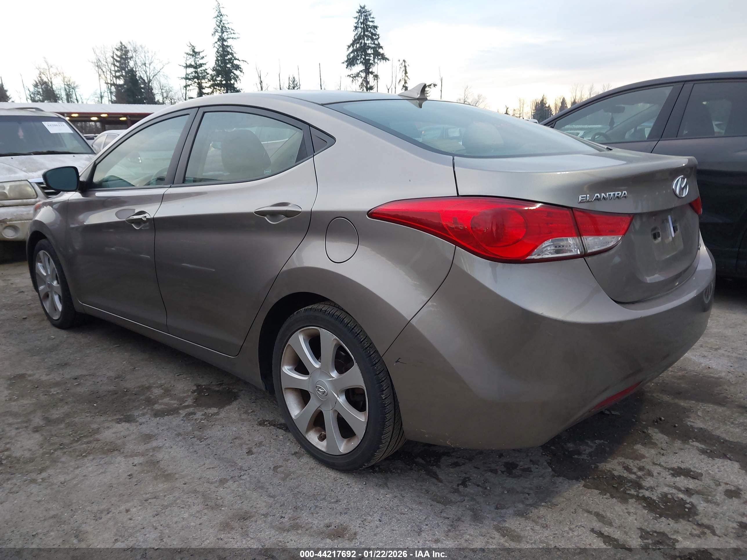 HYUNDAI ELANTRA image 3